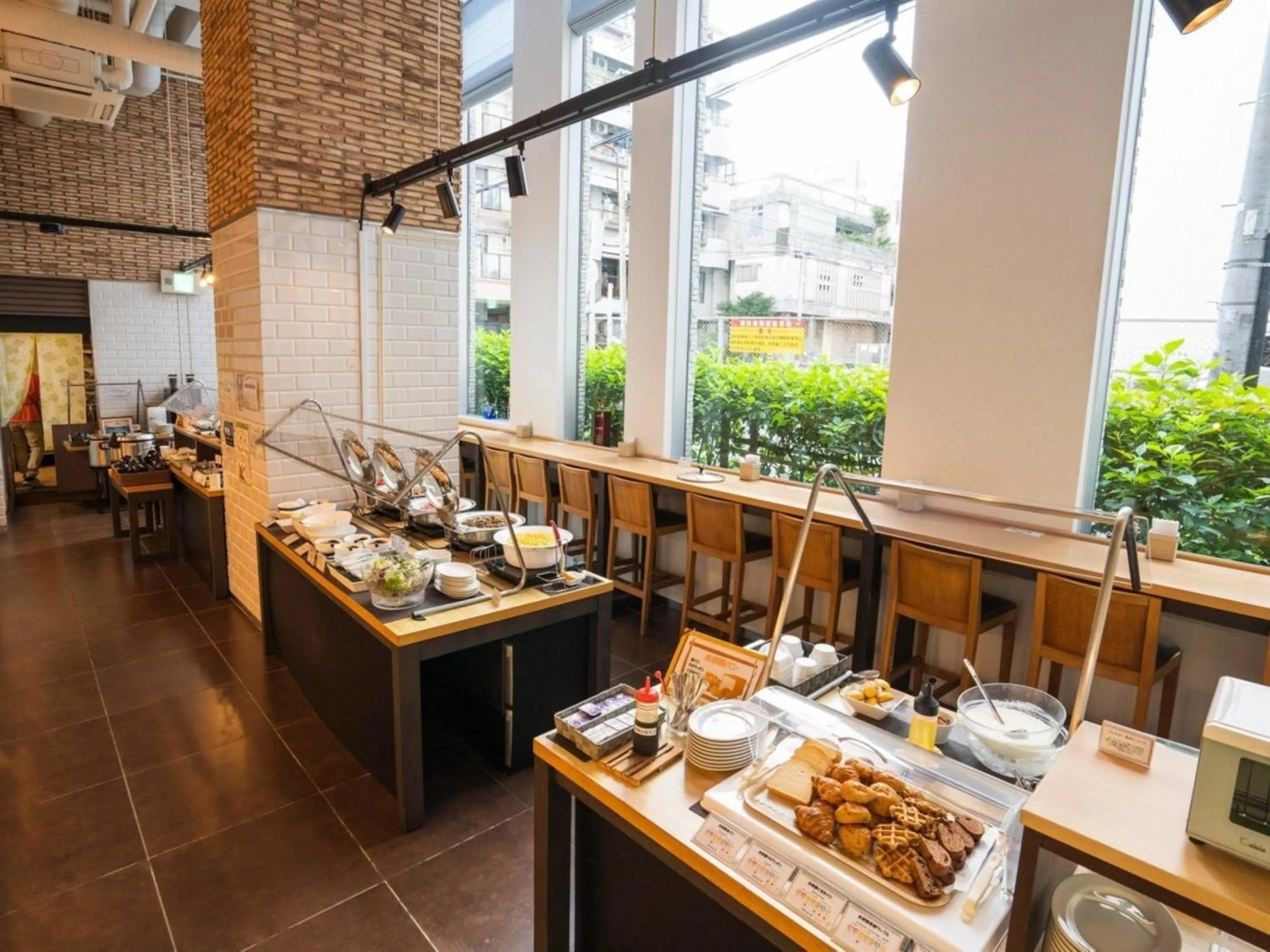 Restaurant/places to eat in Nishitetsu Resort Inn Naha