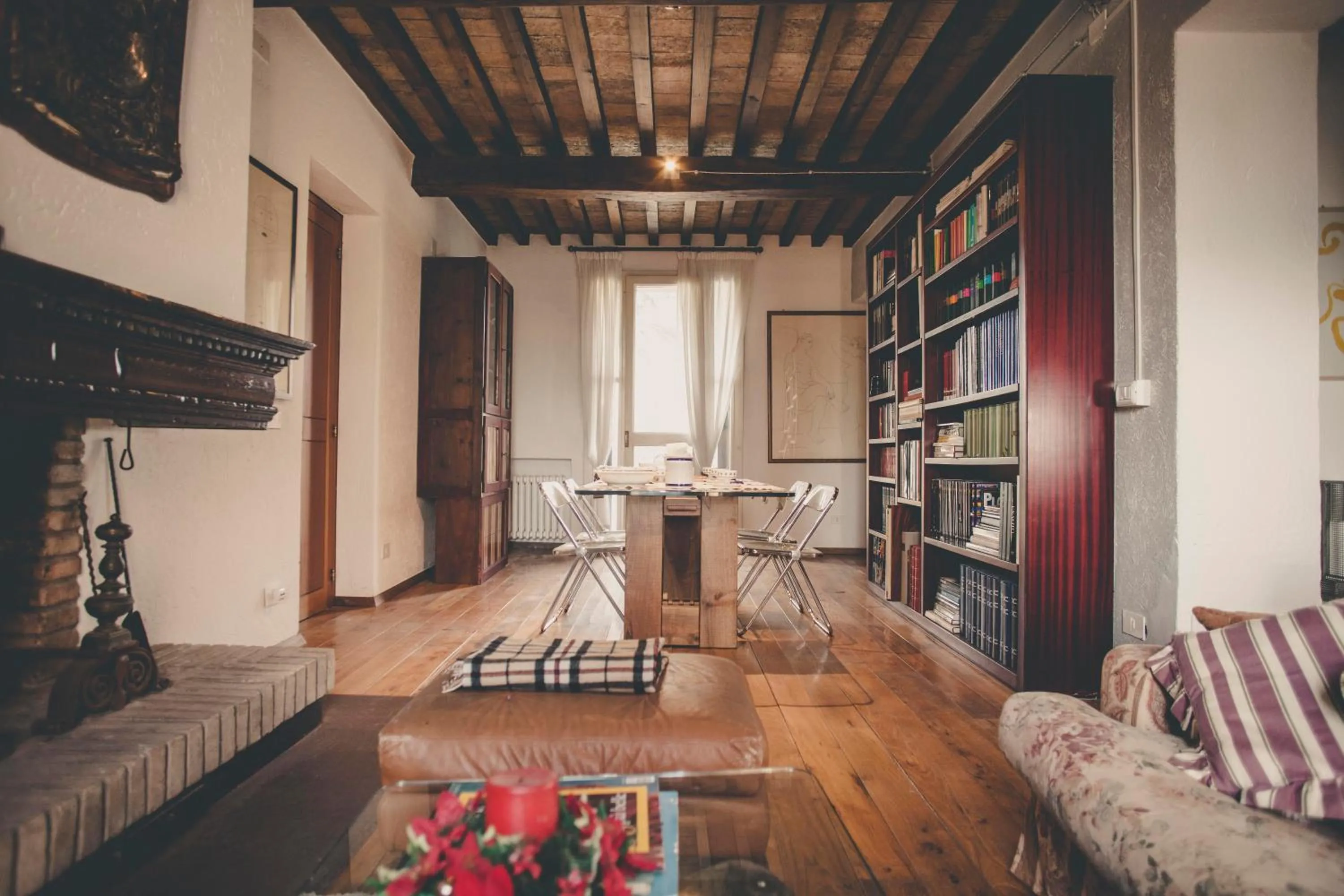 Seating area in La Luna nel Pozzo