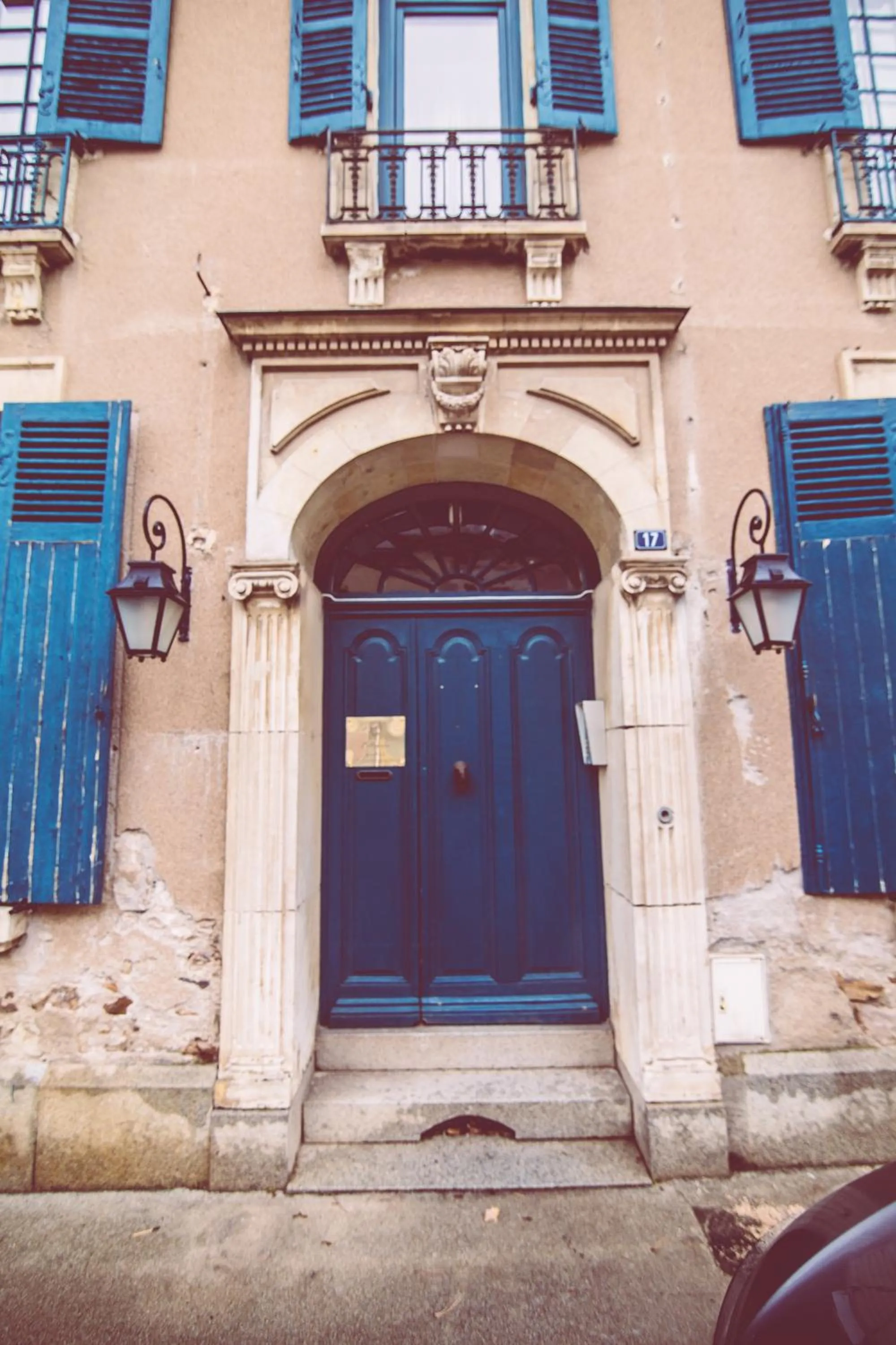 Facade/entrance in Le Regisseur