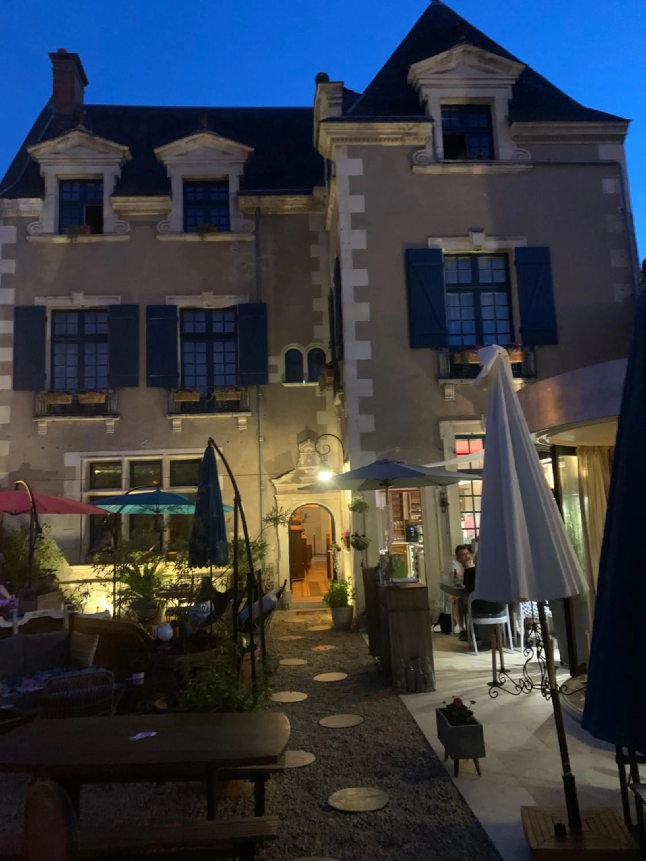 Property building in Le Regisseur