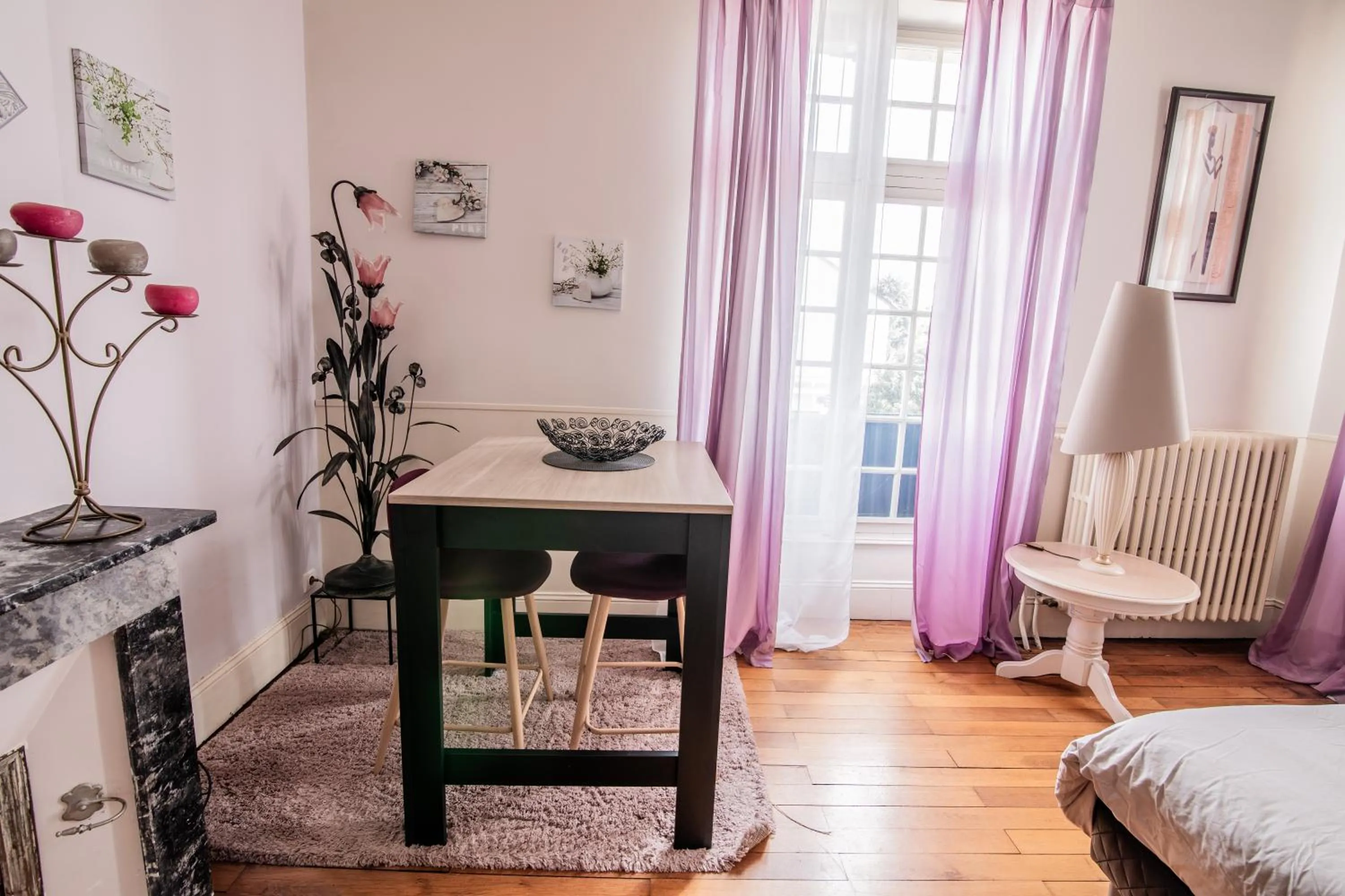 Decorative detail in Le Regisseur
