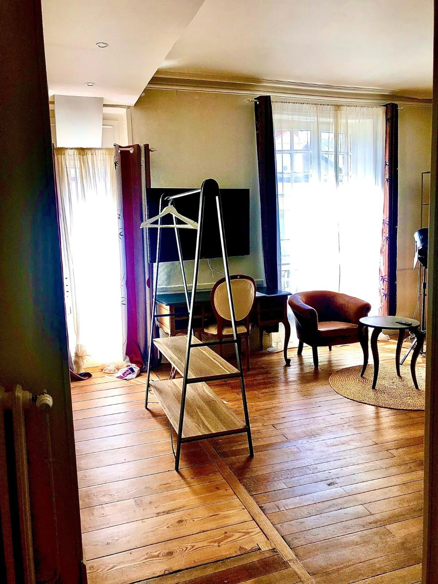 Seating area in Le Regisseur