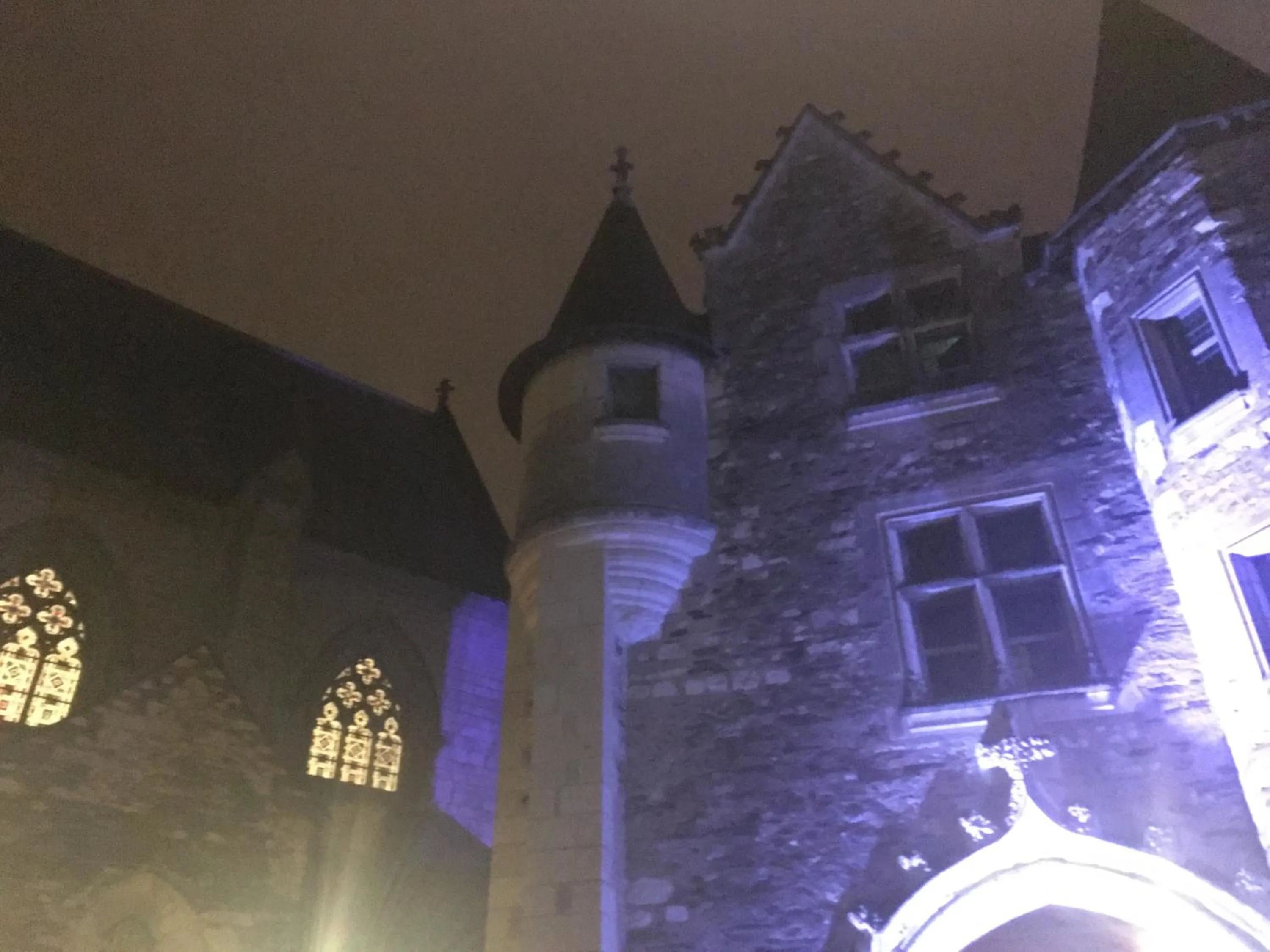 Night in Le Regisseur