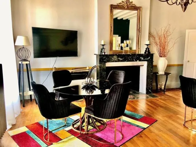 TV and multimedia in Le Regisseur