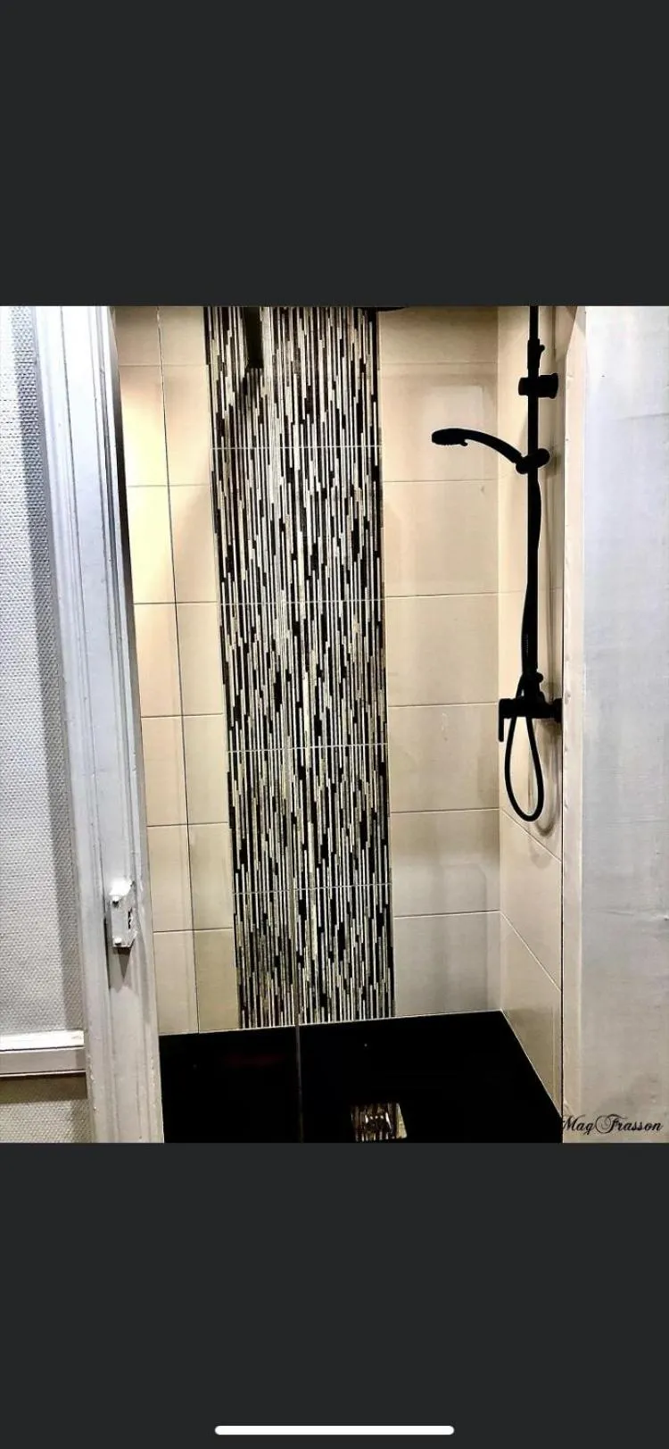 Shower in Le Regisseur