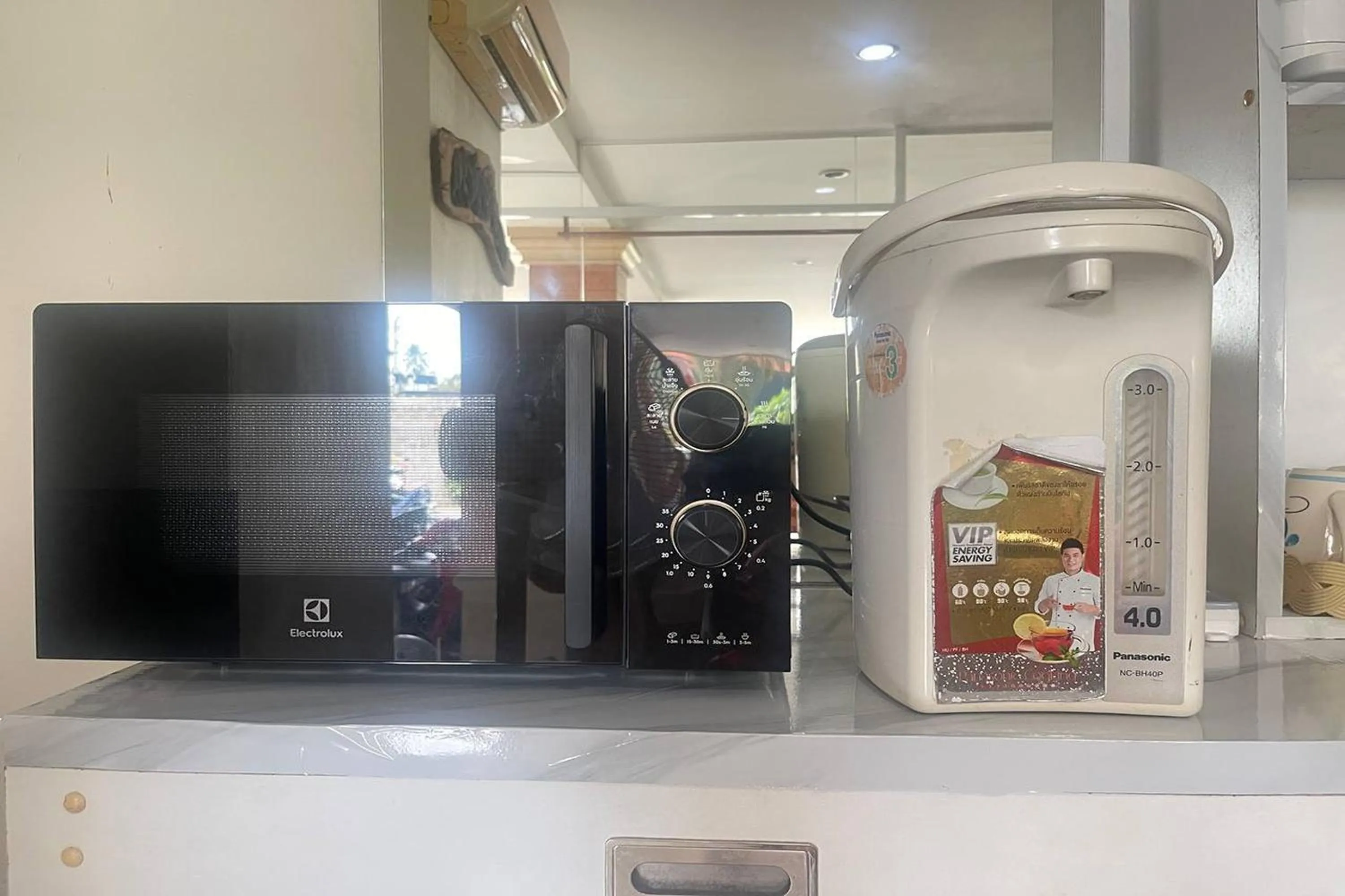 Dining area in Kaewchantra Mansion