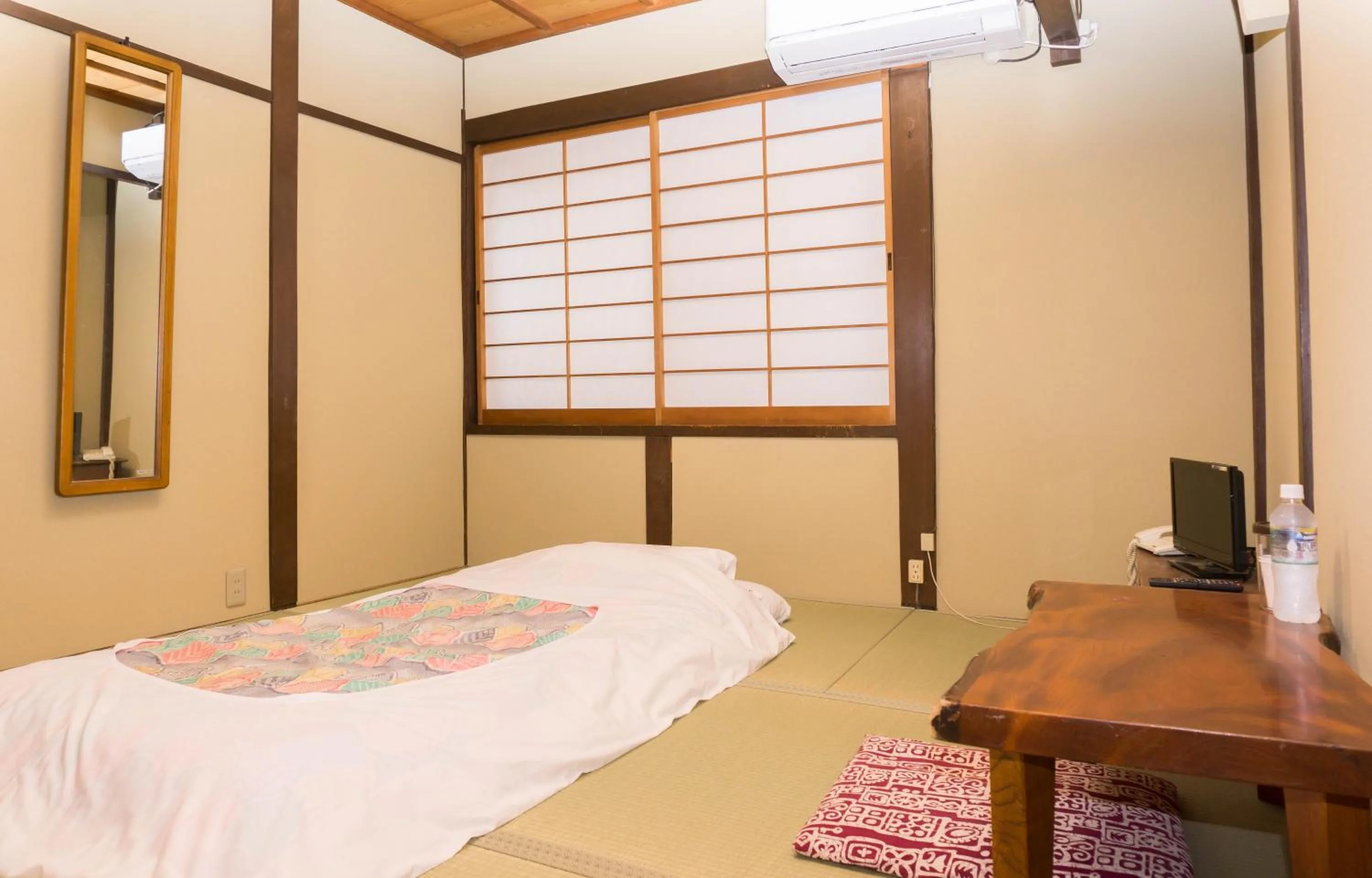 Bed in Ryokan Hinomoto Kyoto Kawaramachi