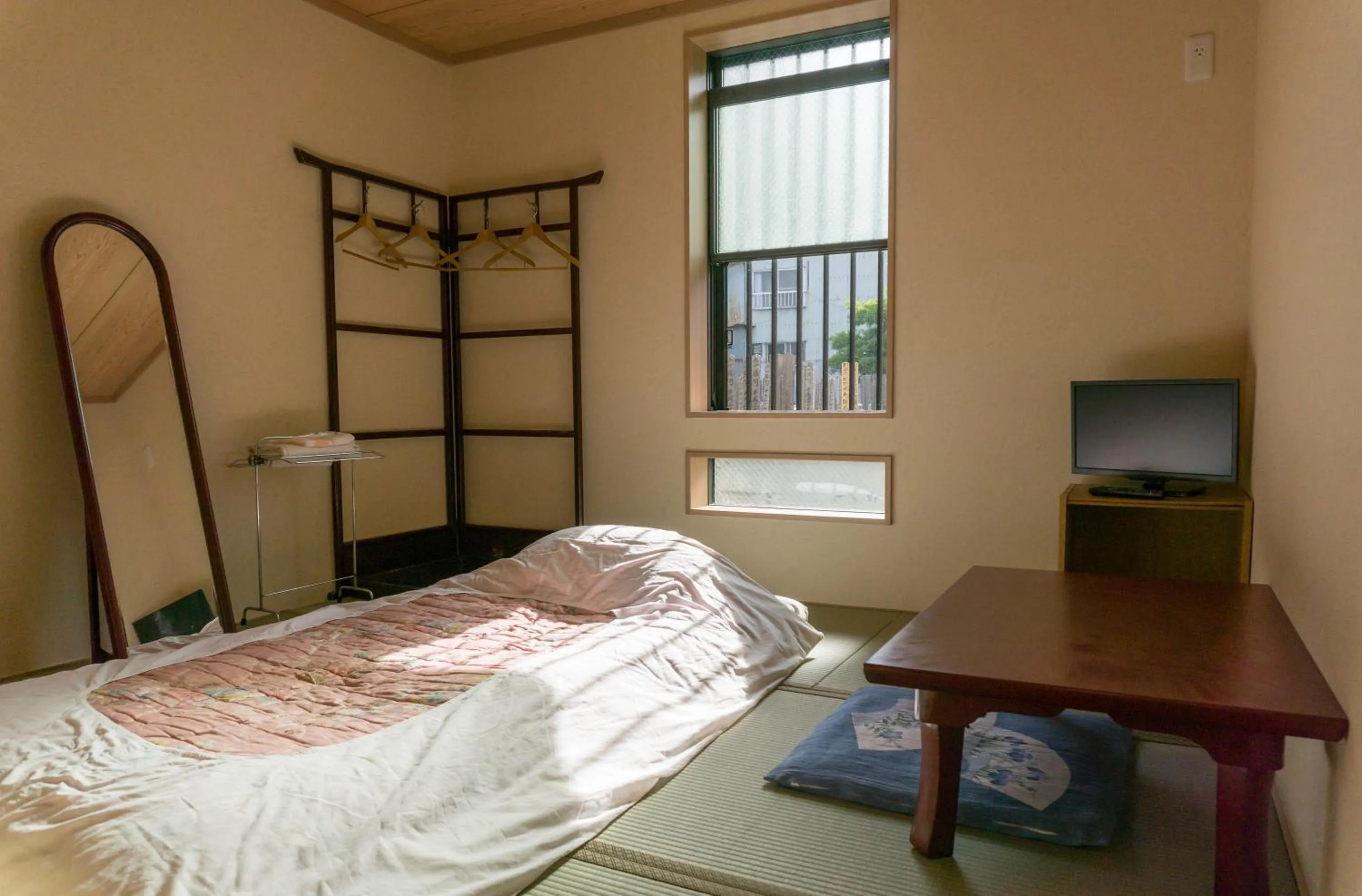 Photo of the whole room, Bed in Ryokan Hinomoto Kyoto Kawaramachi
