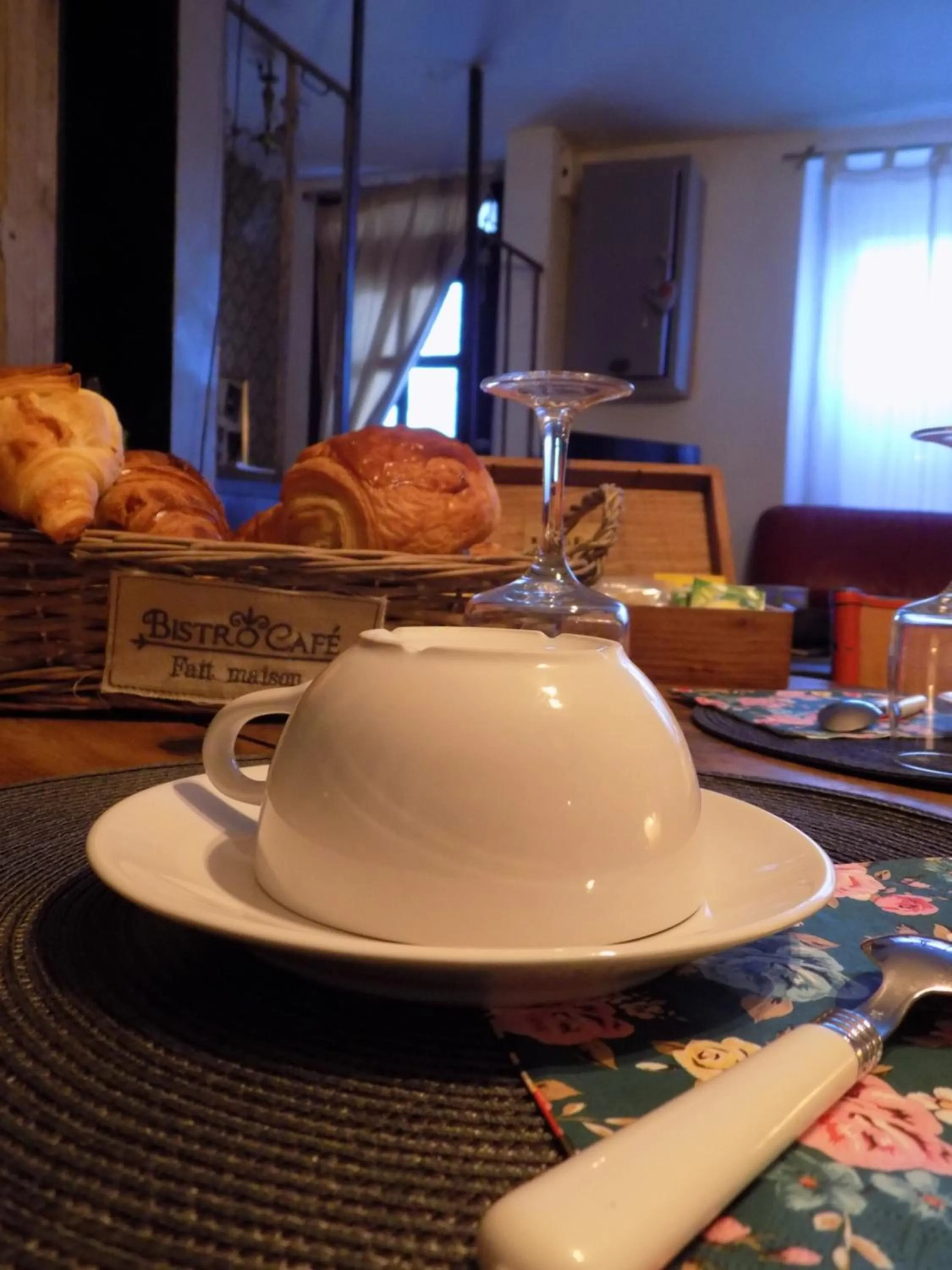 Breakfast in Mimi la Sardine