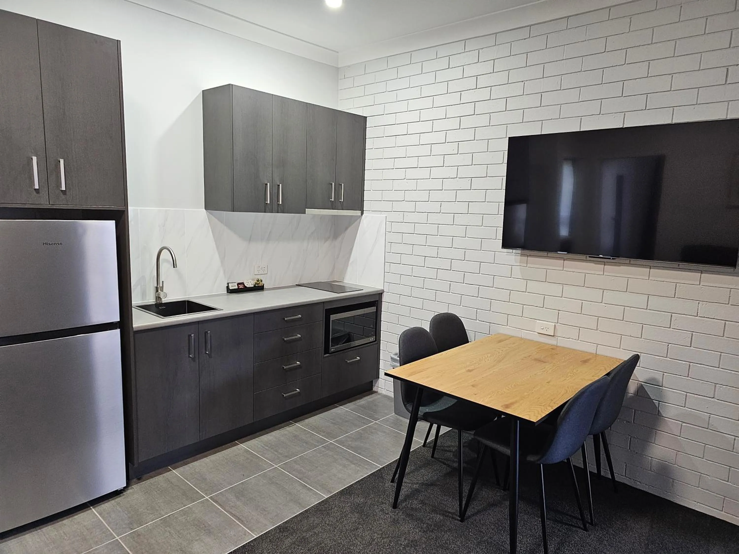 TV and multimedia in Blue Violet Motor Inn