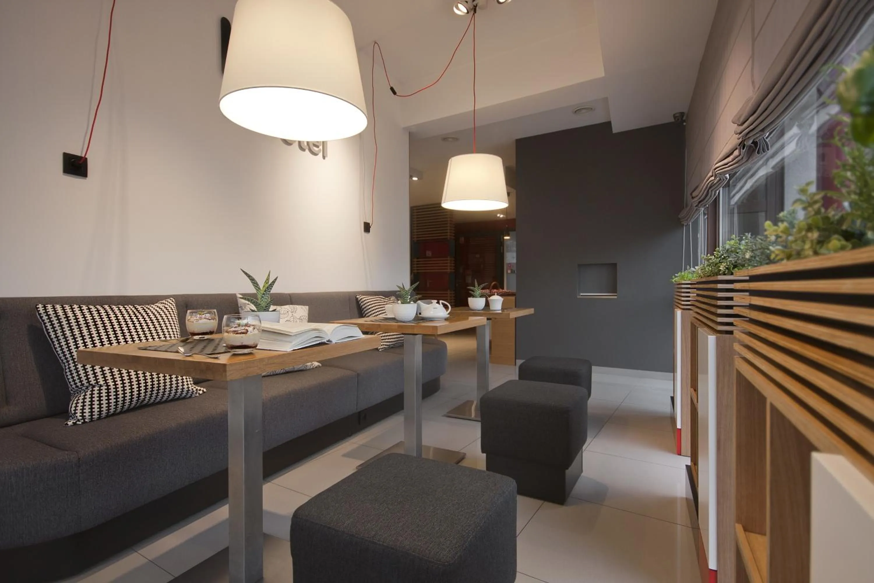 Restaurant/places to eat in Link Hotel