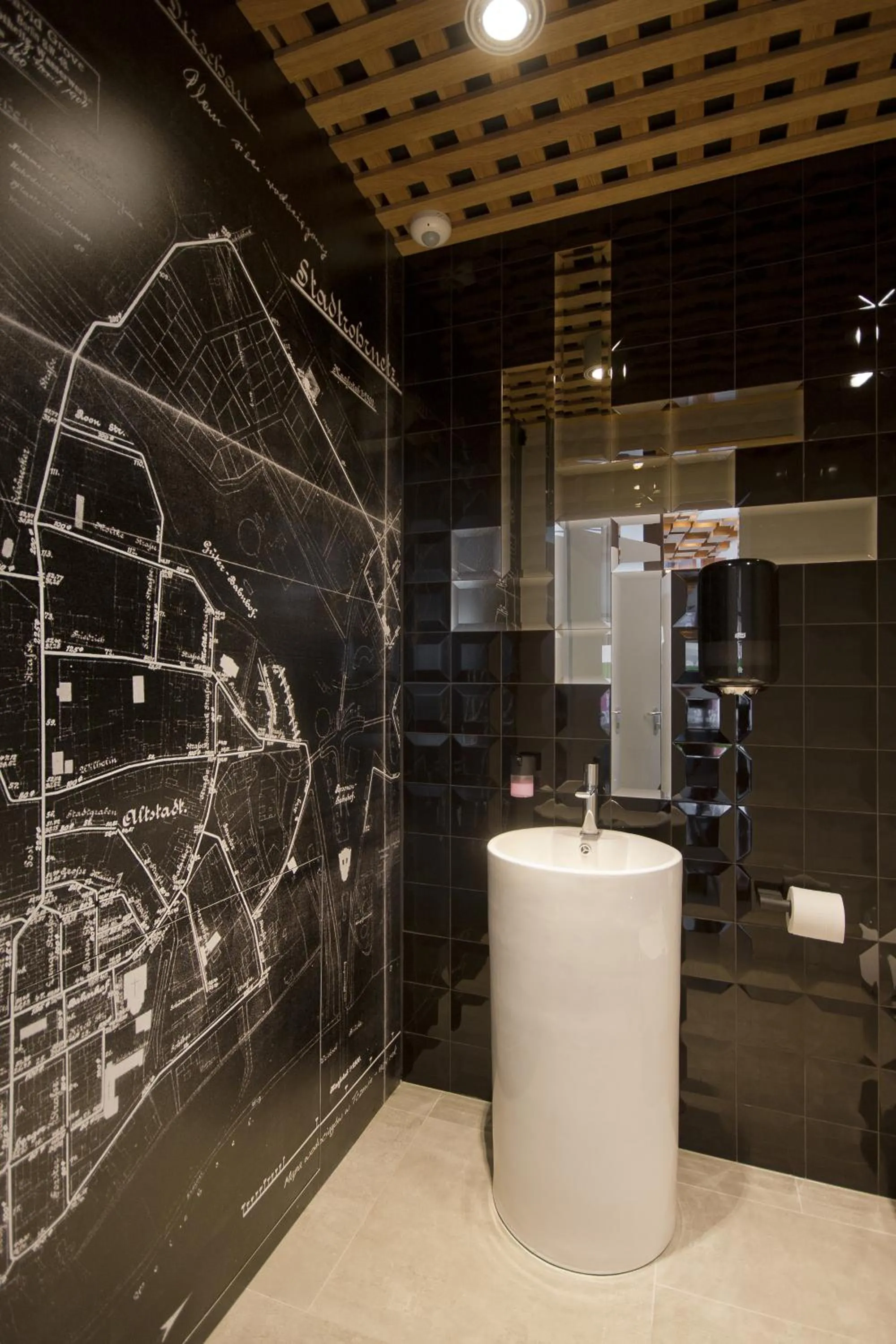 Toilet in Link Hotel