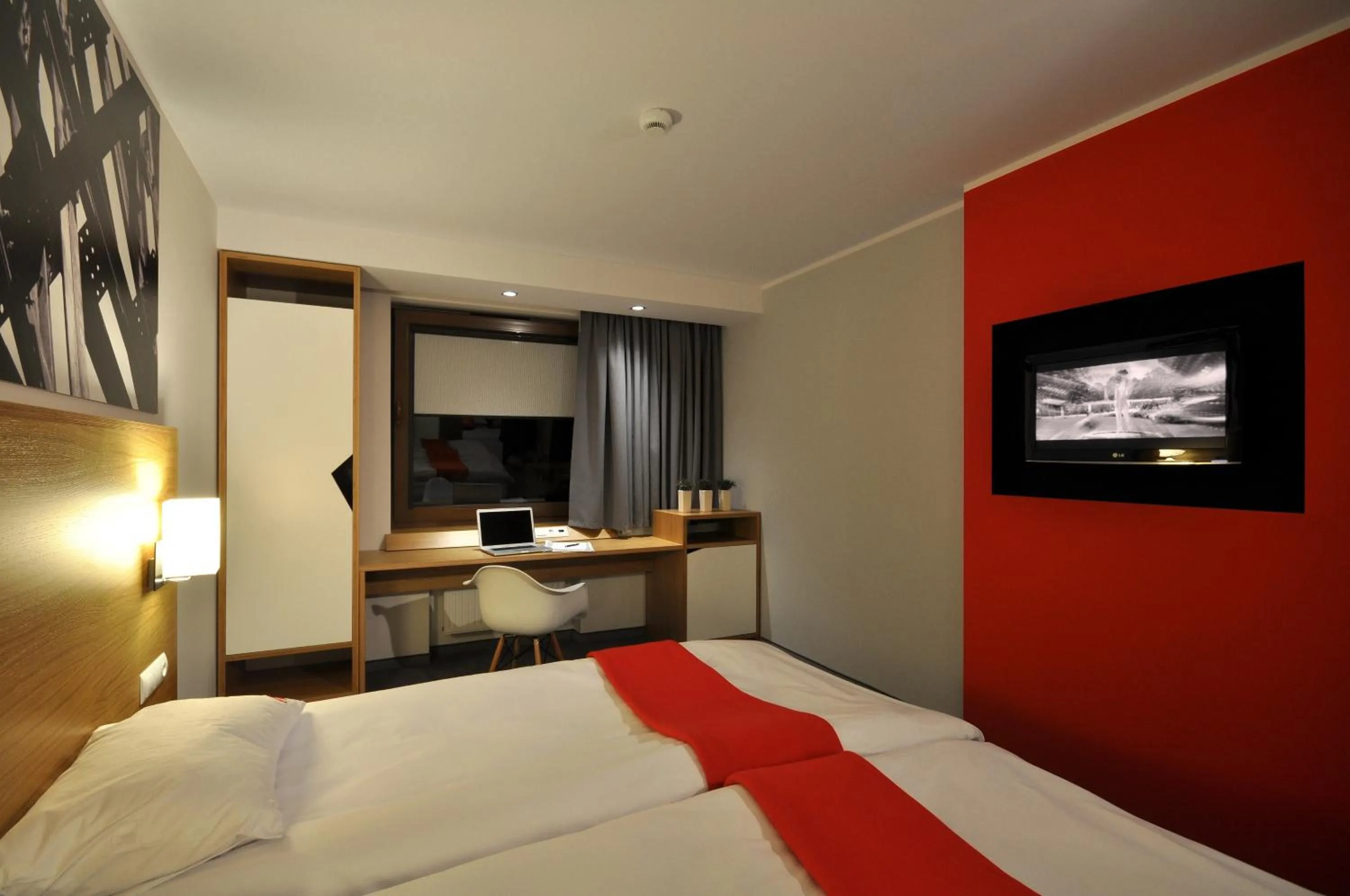 Photo of the whole room, Bed in Link Hotel