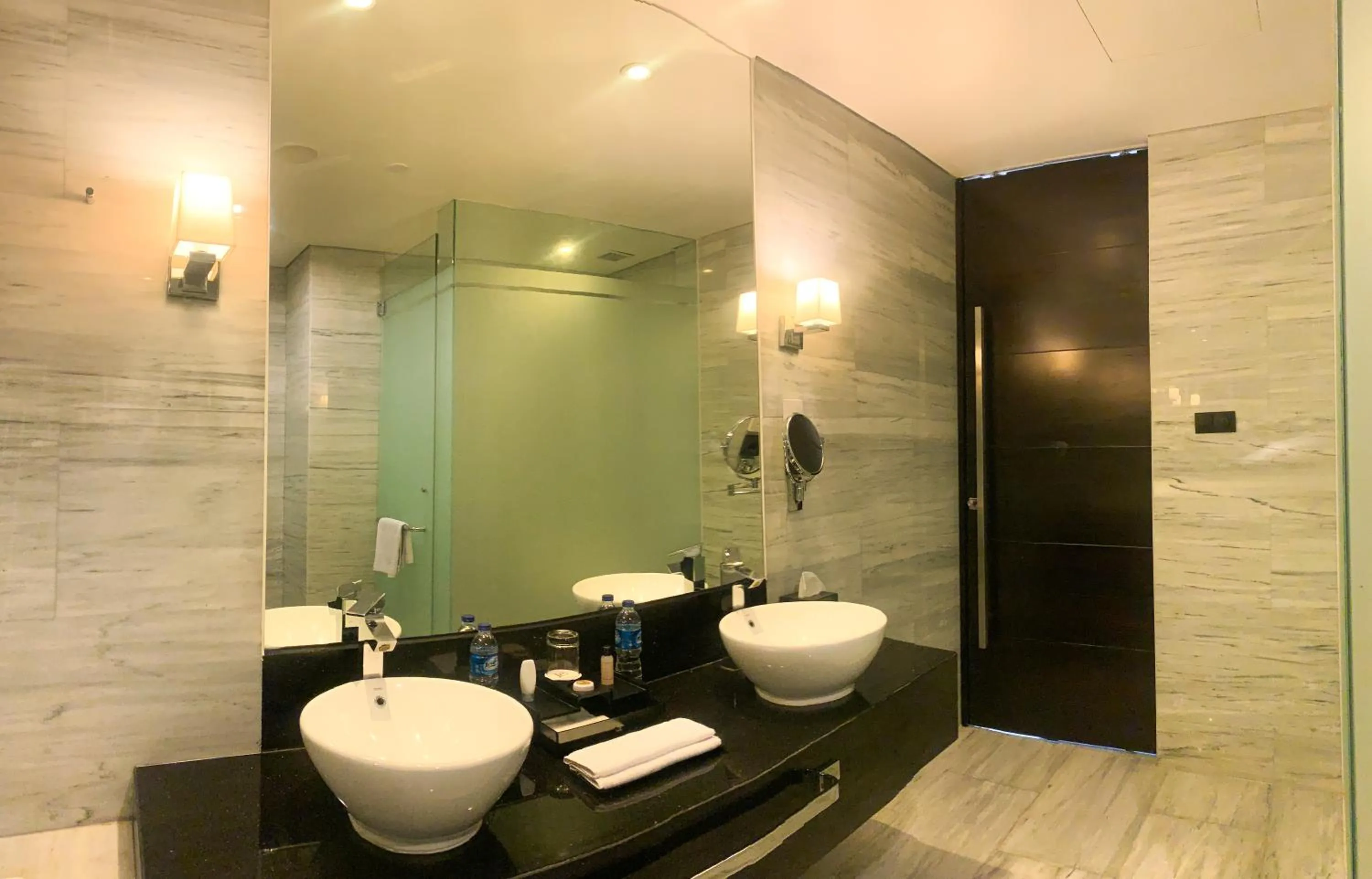 Bathroom in PO Hotel Semarang
