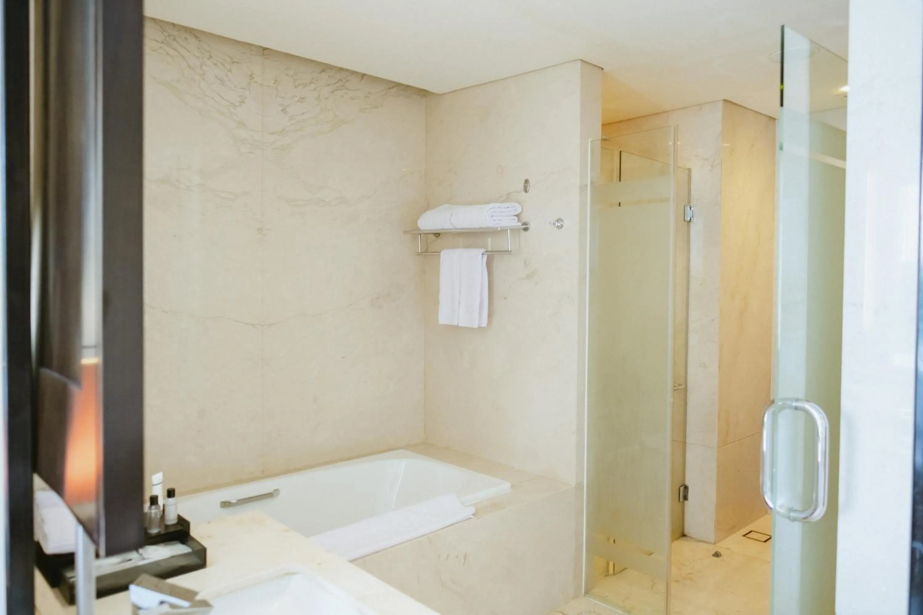 Bath in PO Hotel Semarang