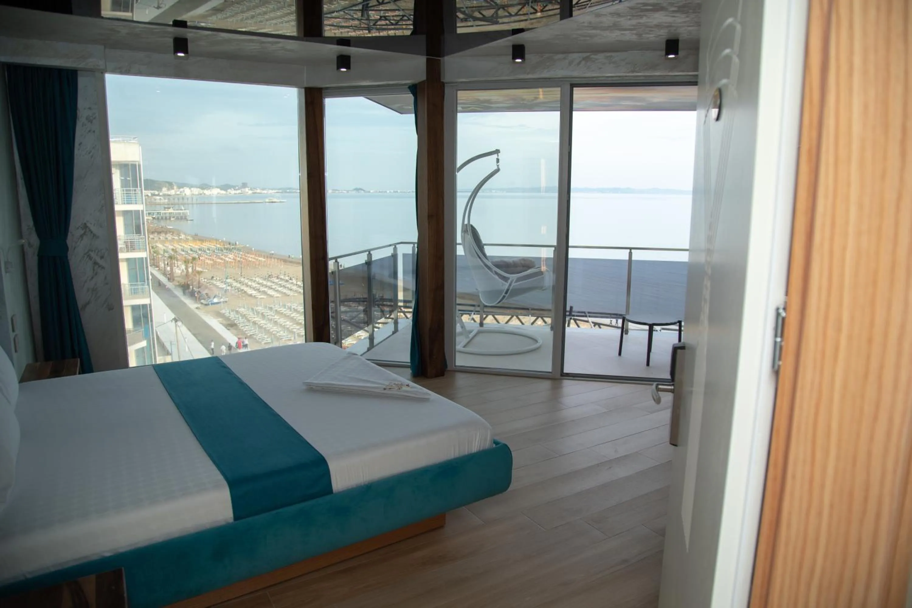 Bed in Vila One Beach Hotel
