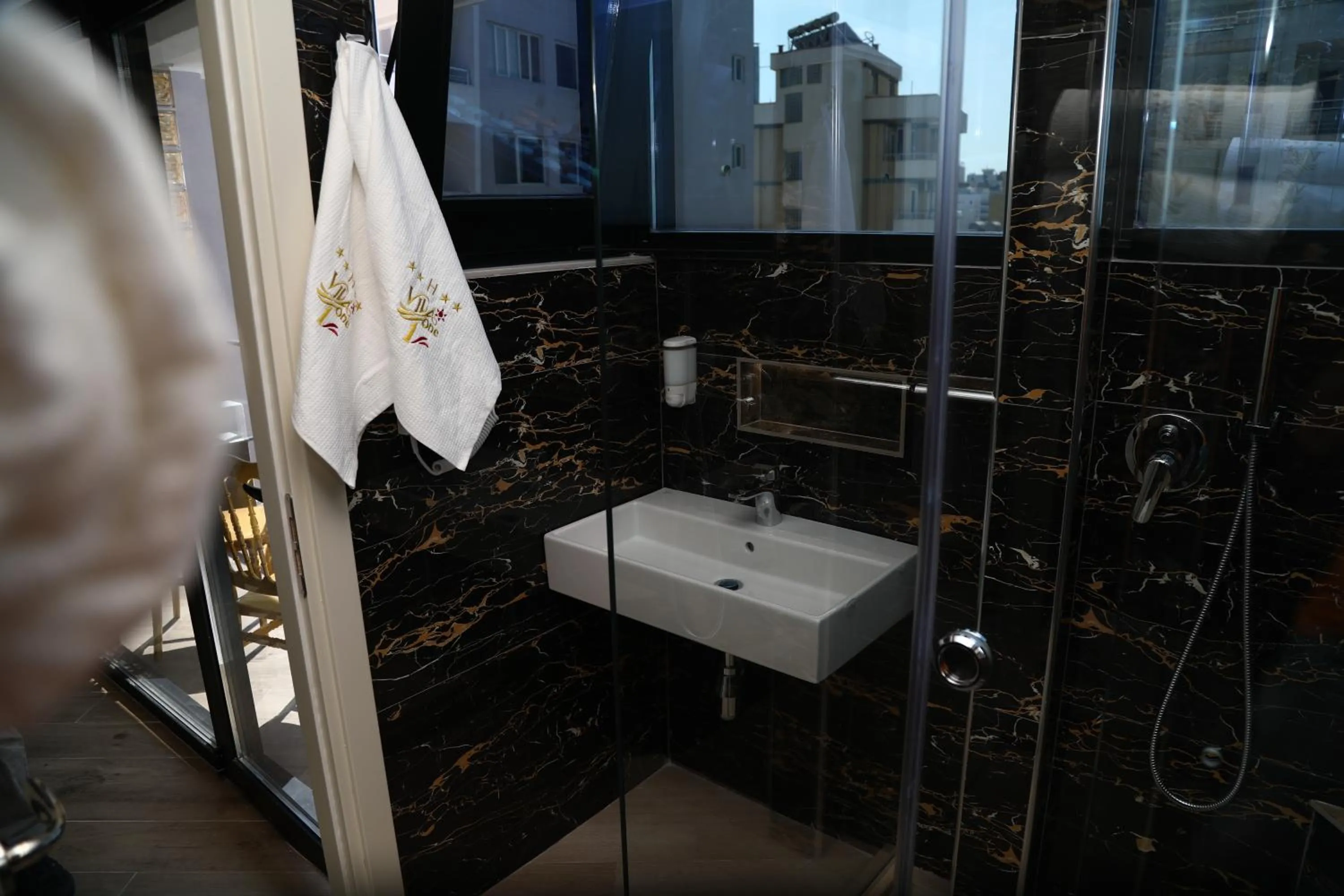 Bathroom in Vila One Beach Hotel