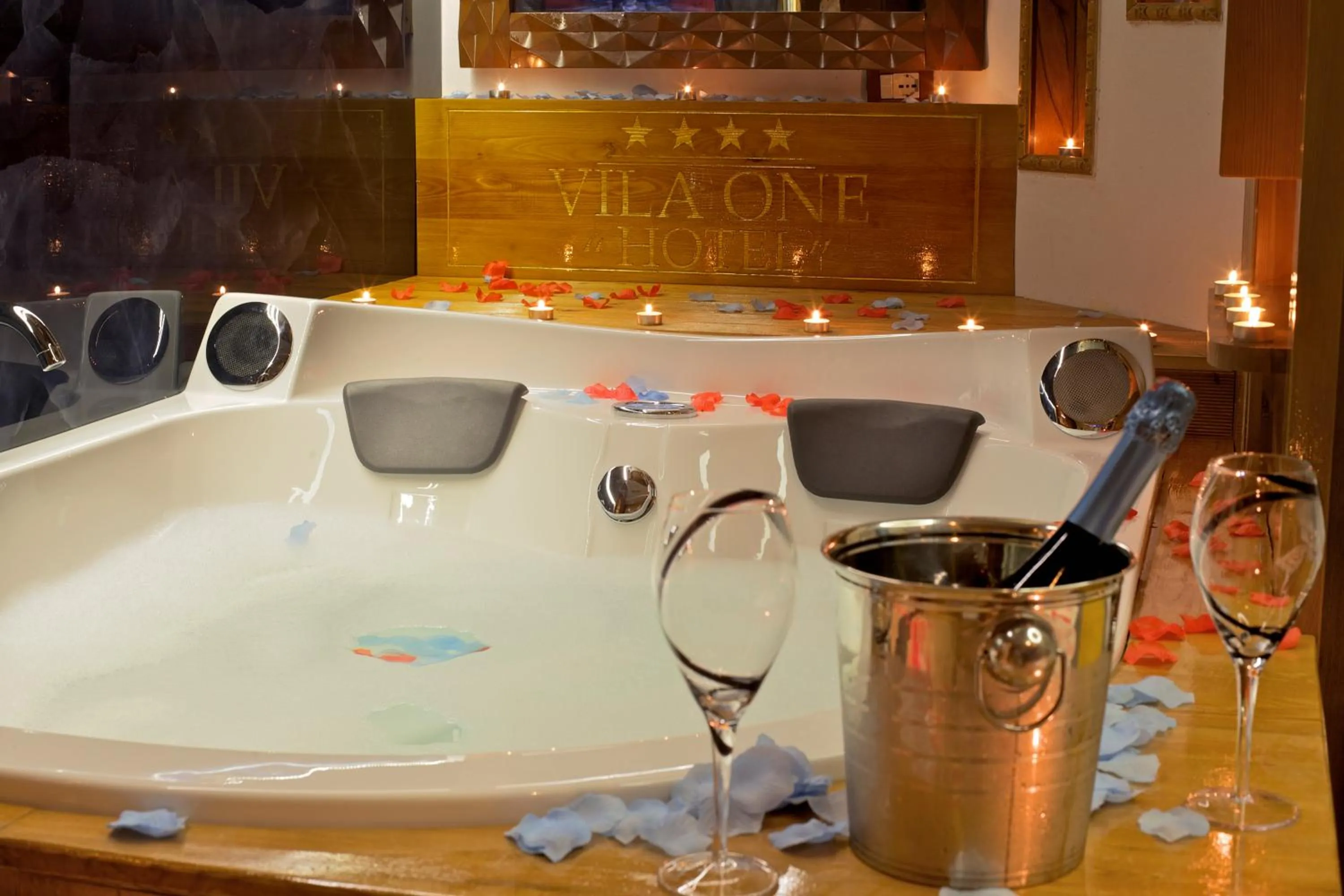 Hot Tub in Vila One Beach Hotel