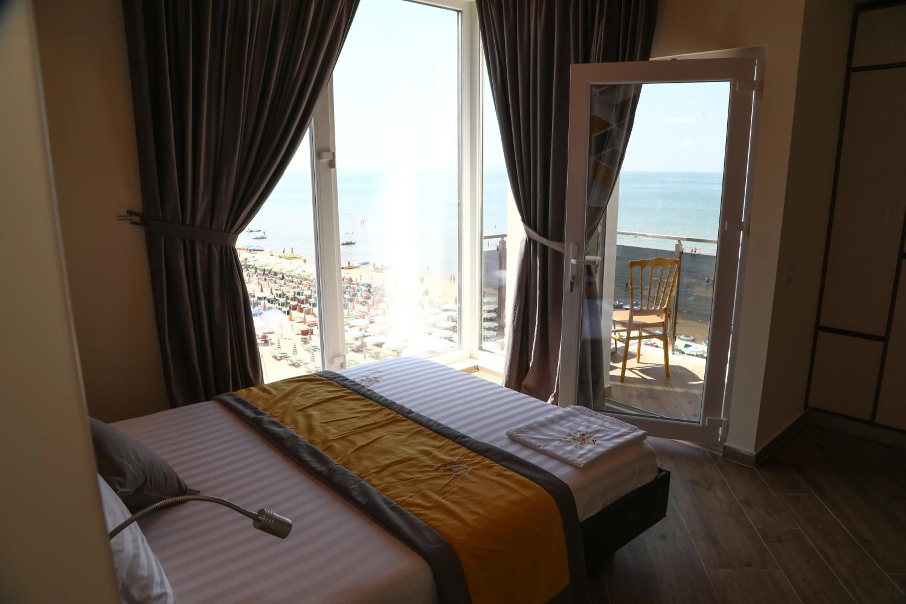 Bed in Vila One Beach Hotel