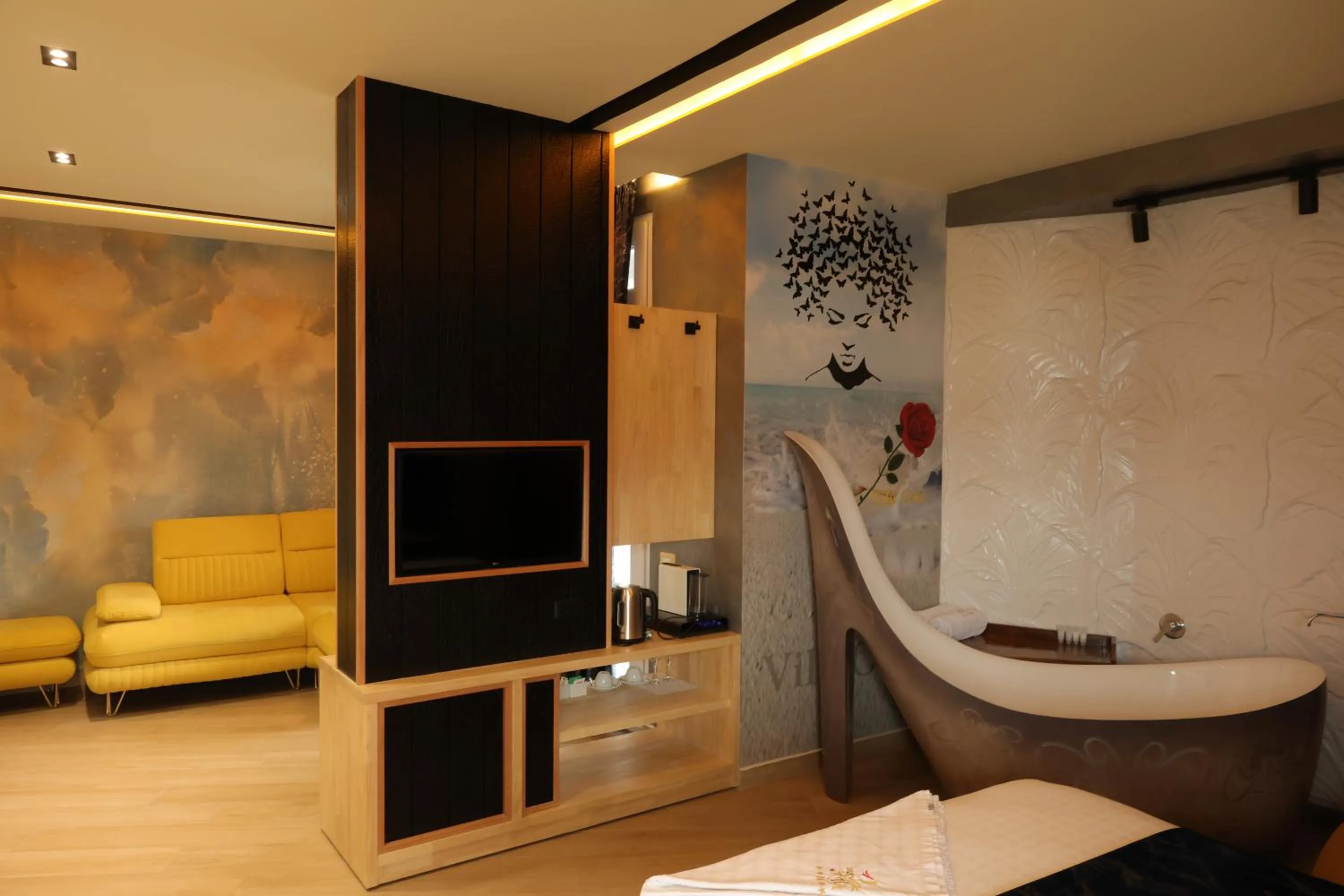 Photo of the whole room in Vila One Beach Hotel