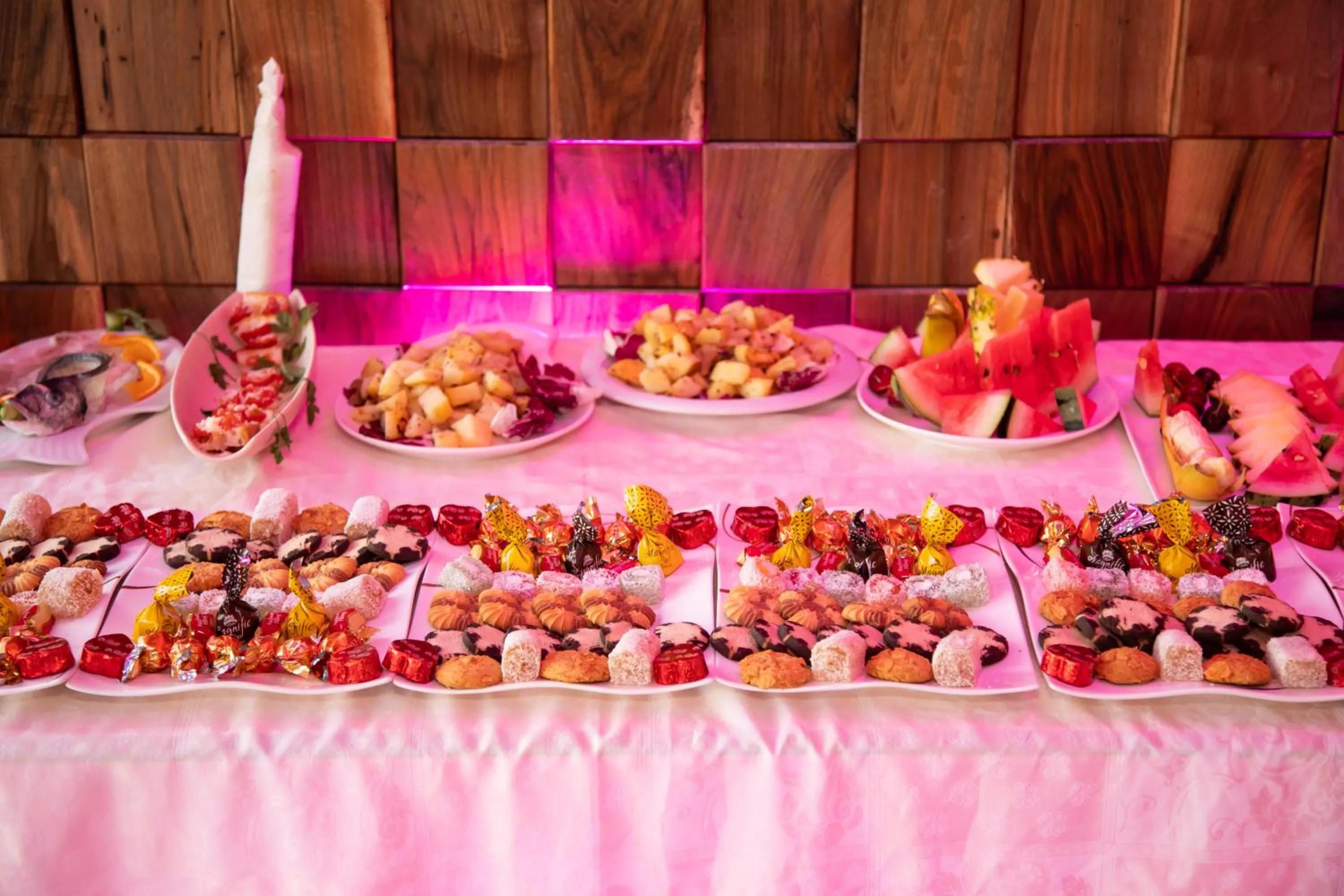 Food and drinks in Vila One Beach Hotel