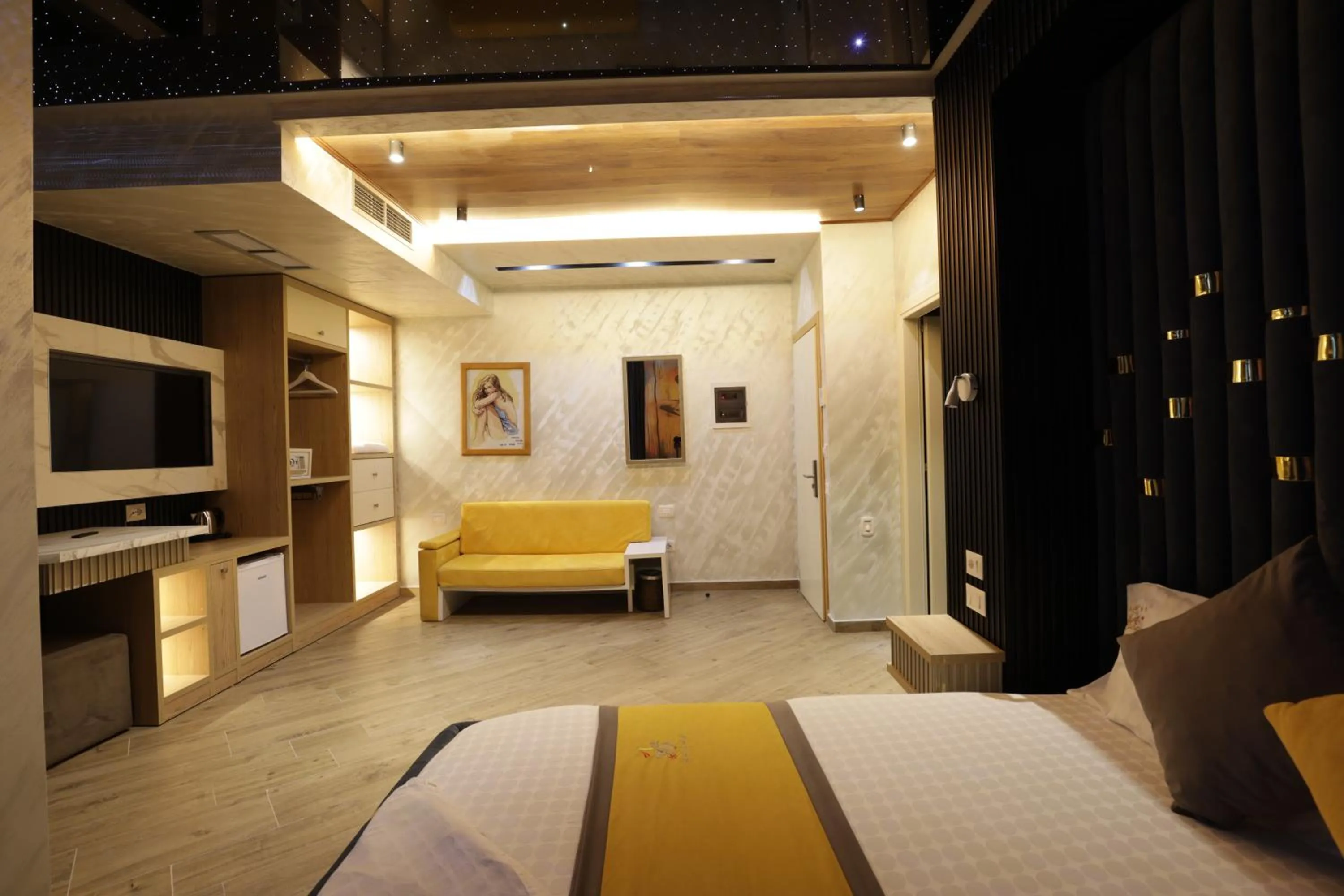 Photo of the whole room, Bed in Vila One Beach Hotel
