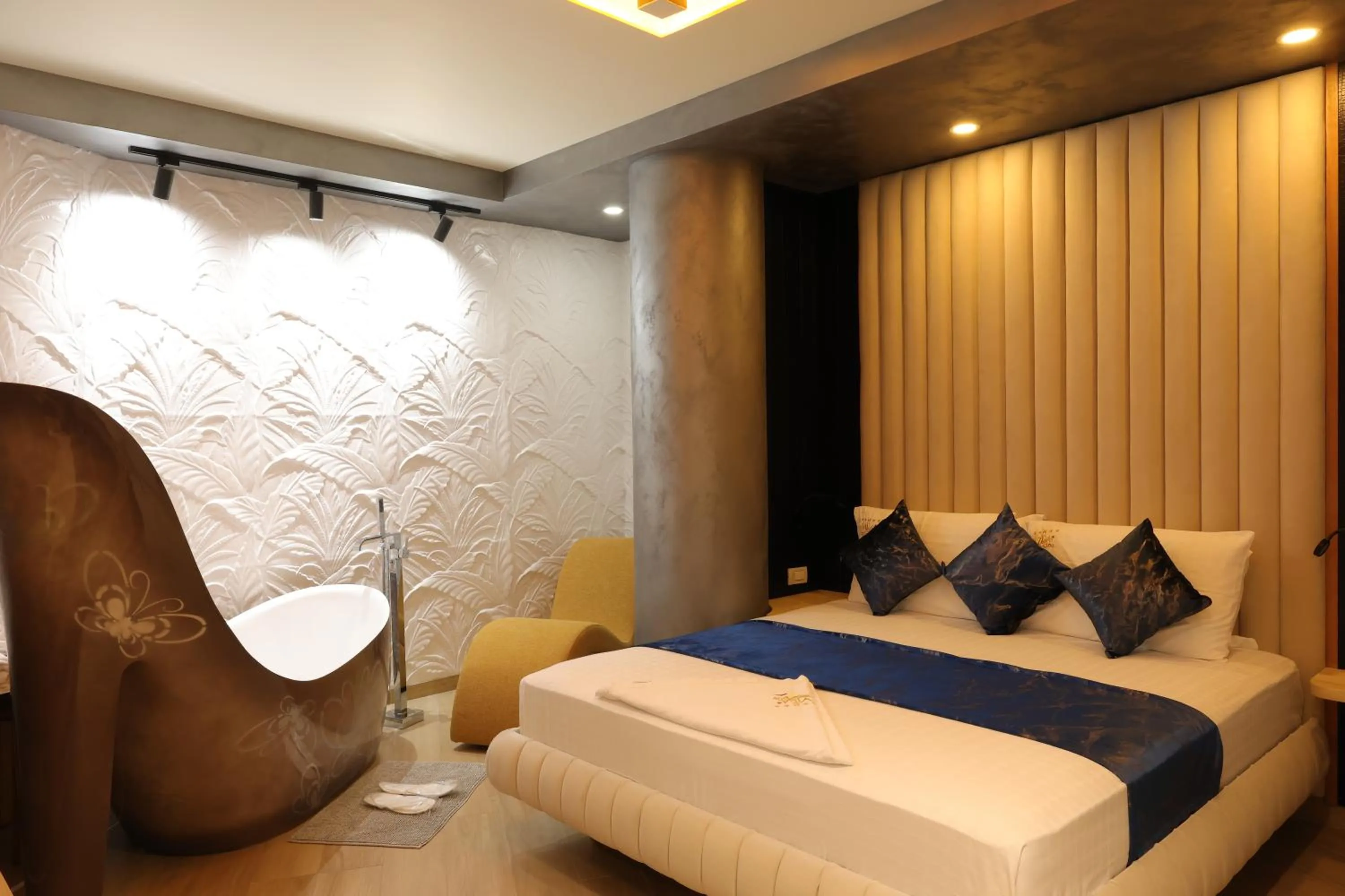 Bedroom, Bed in Vila One Beach Hotel