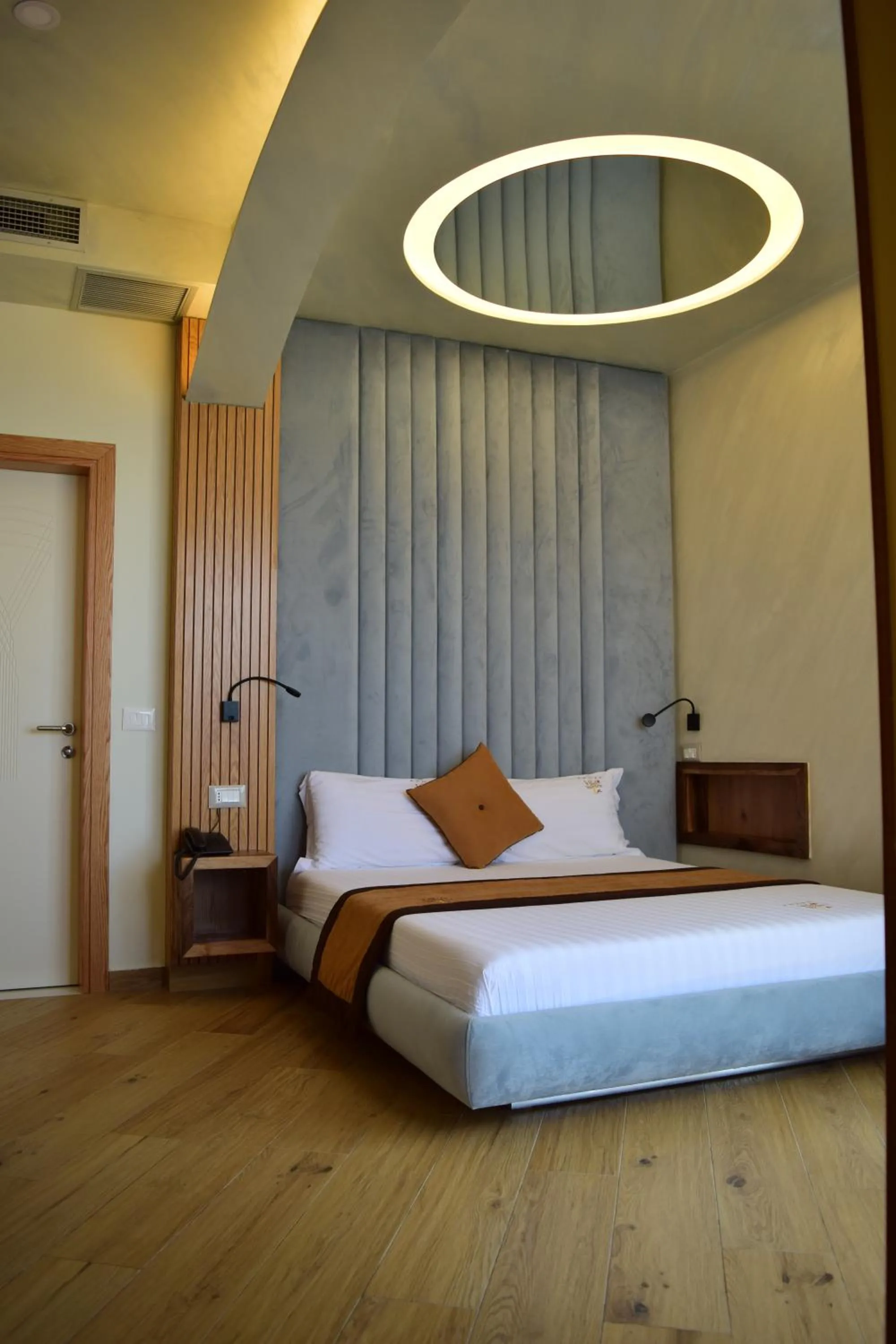 Bed in Vila One Beach Hotel