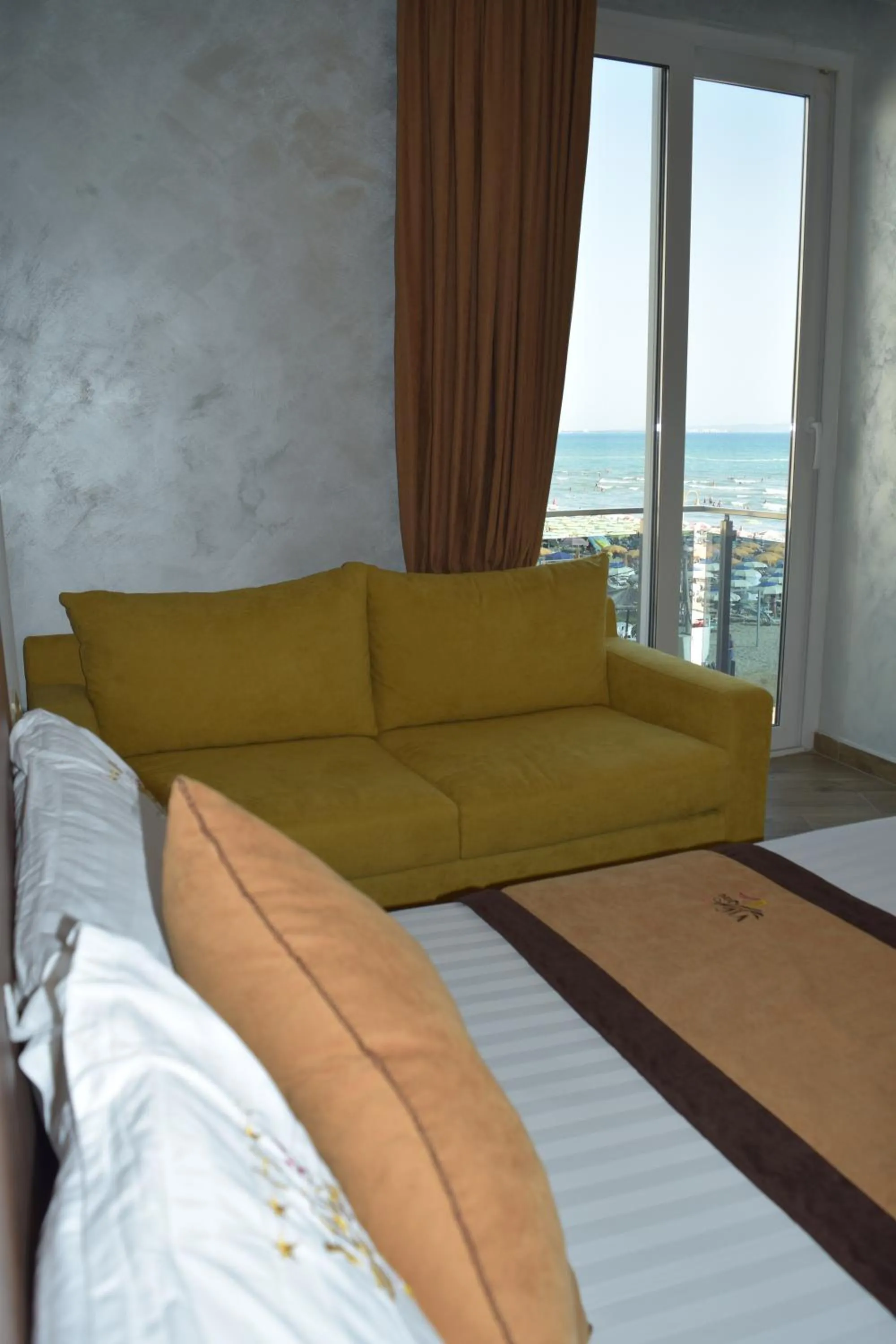 Bed in Vila One Beach Hotel