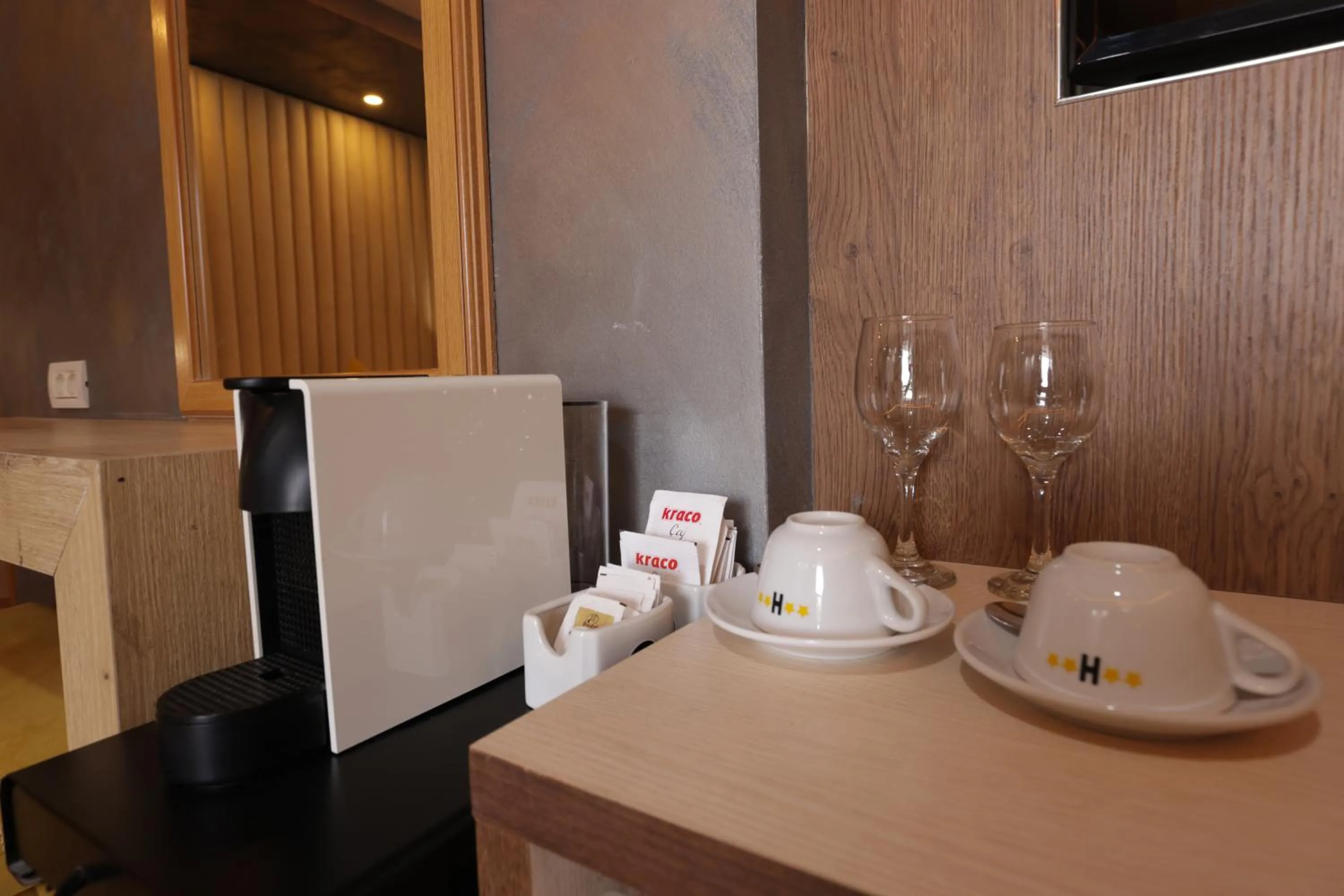 Coffee/tea facilities in Vila One Beach Hotel