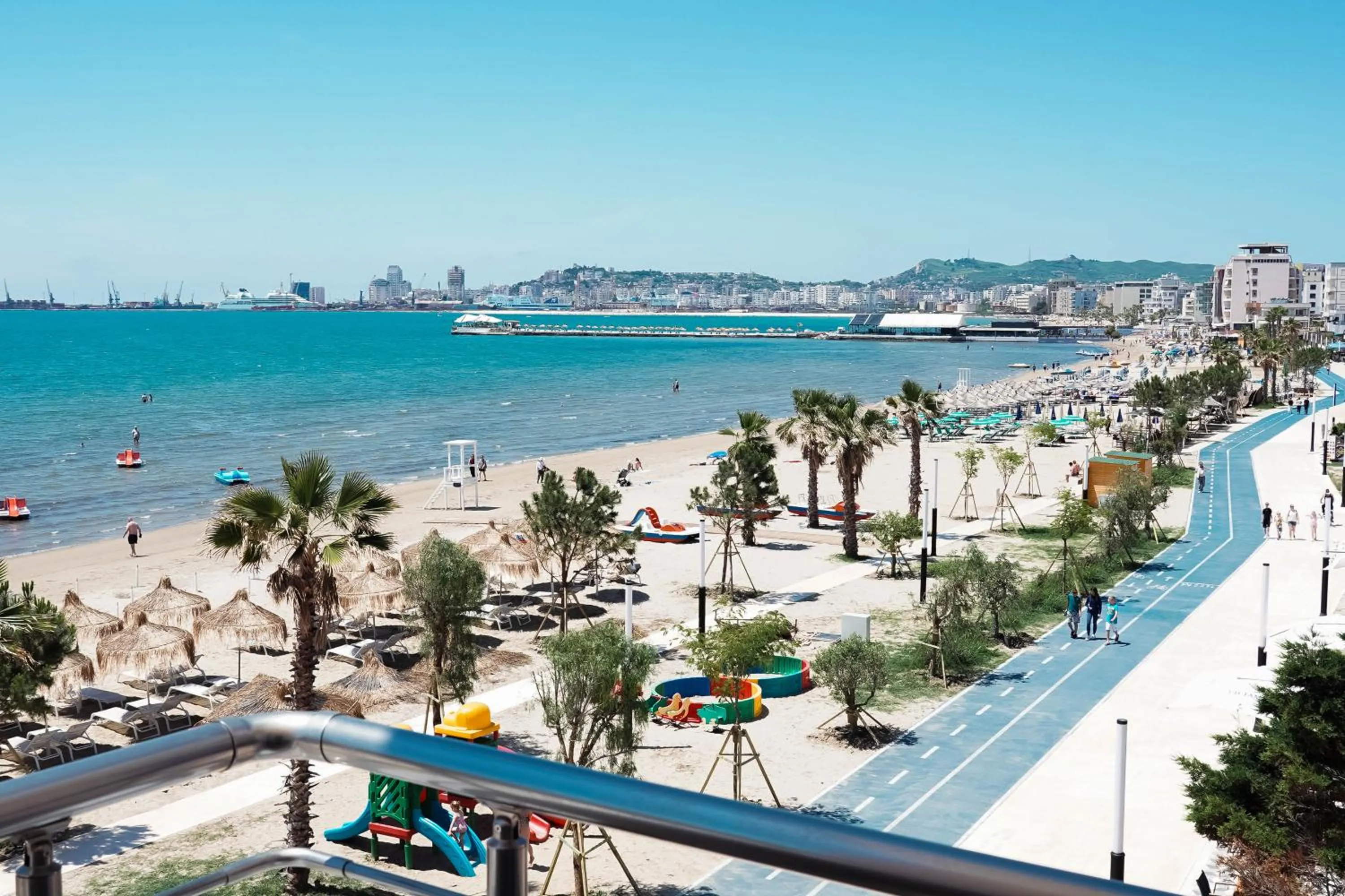 Beach in Vila One Beach Hotel