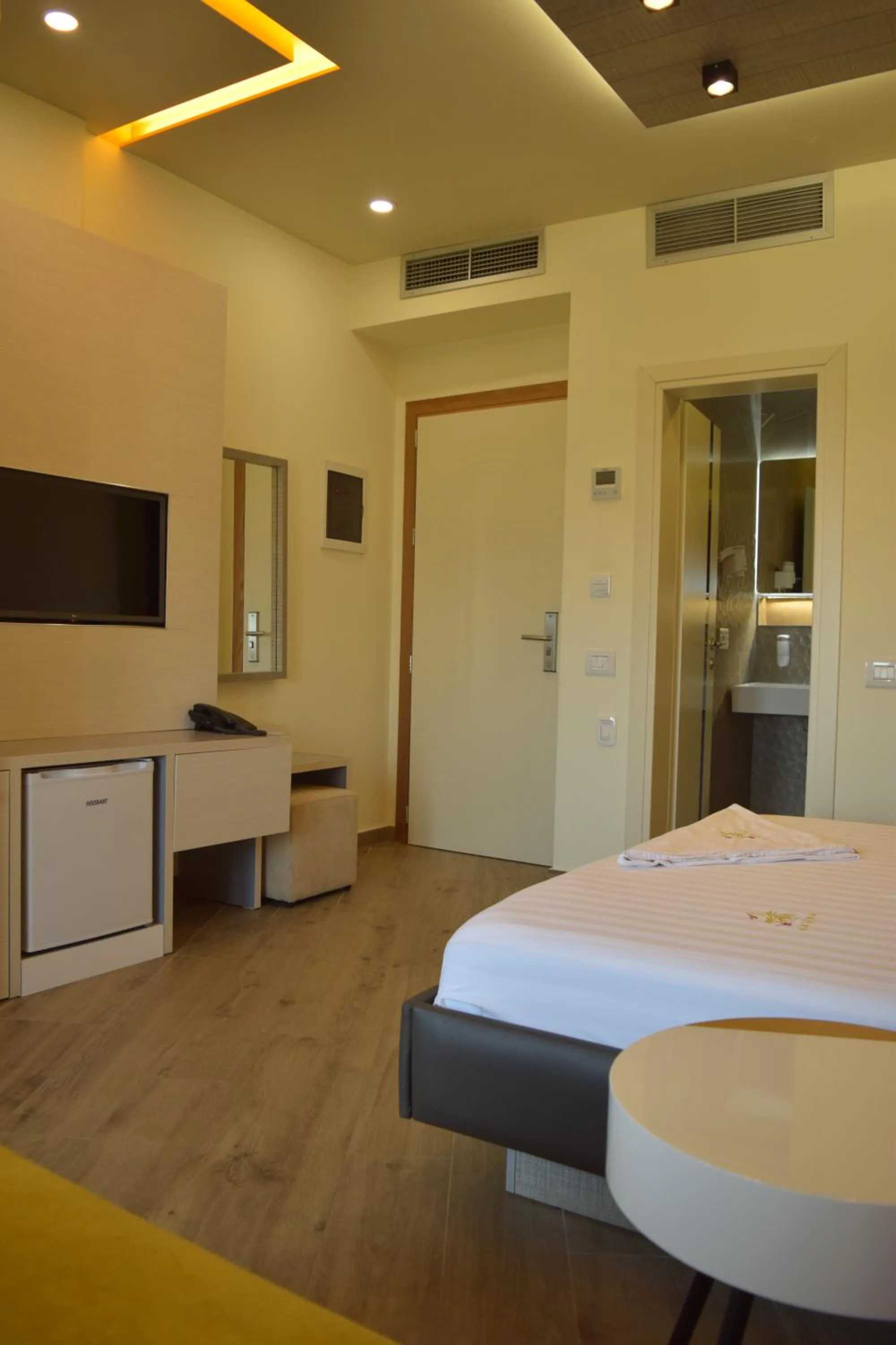 Bed in Vila One Beach Hotel