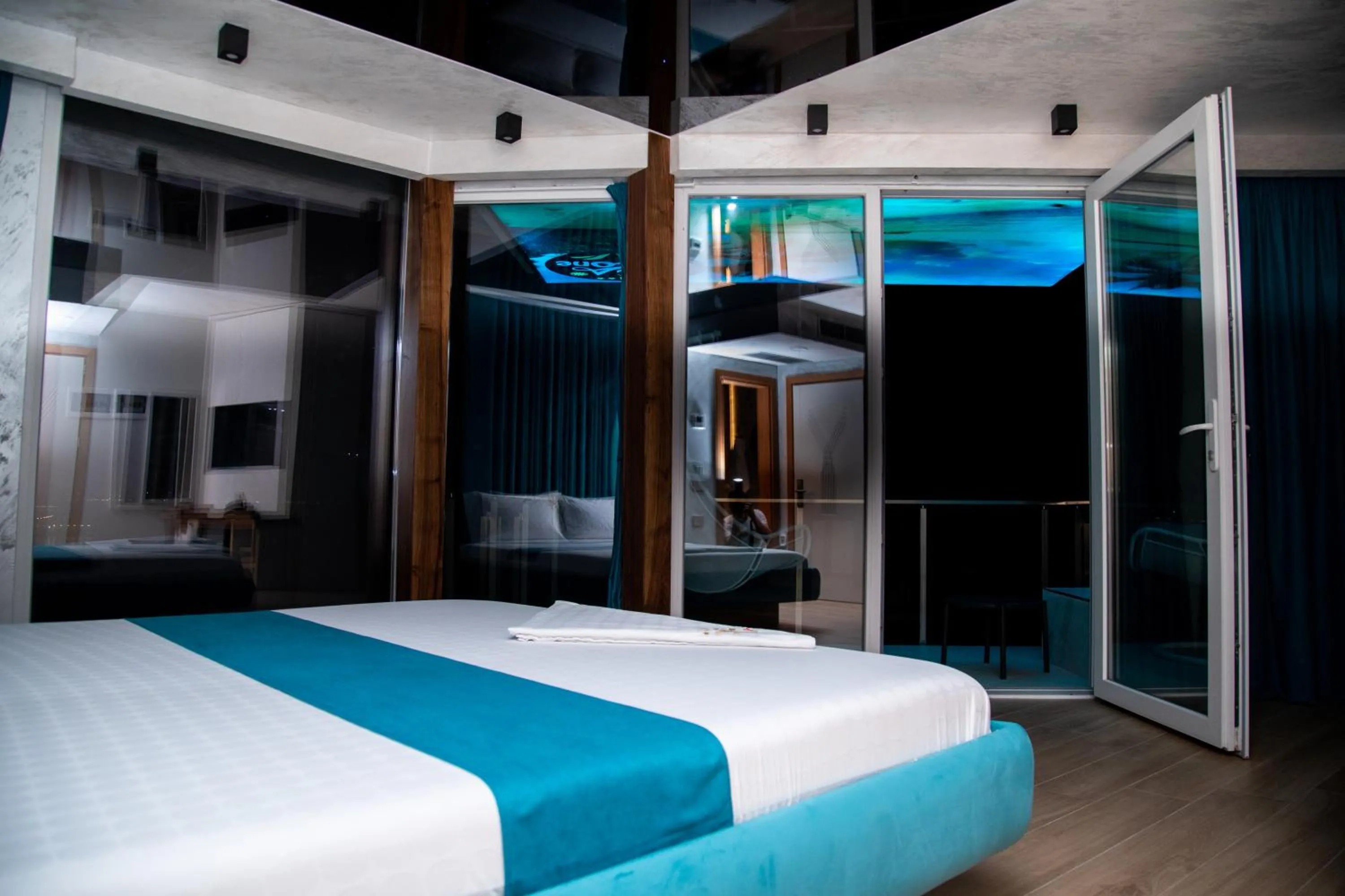 Bed in Vila One Beach Hotel