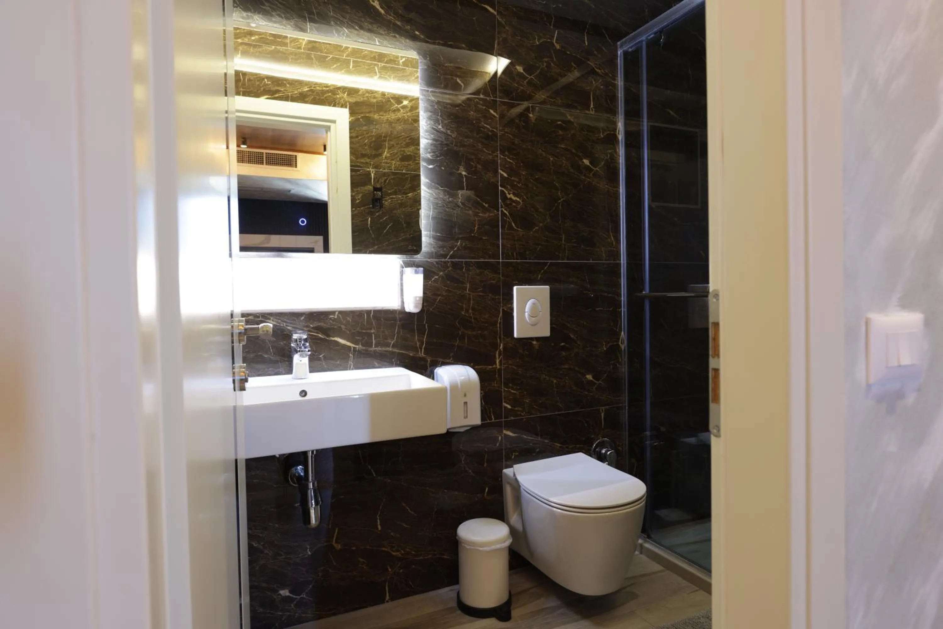 Bathroom in Vila One Beach Hotel