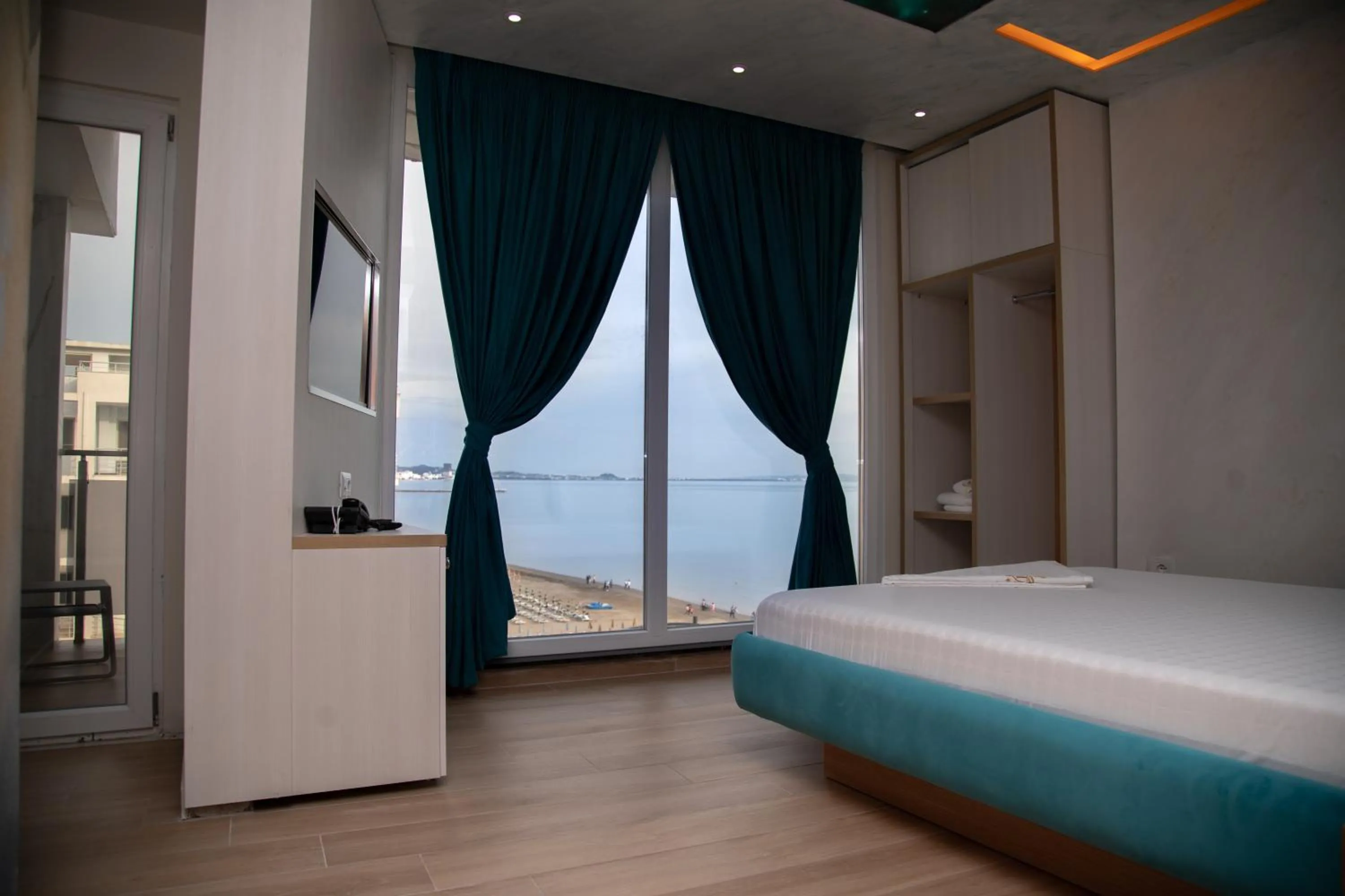 Bed in Vila One Beach Hotel