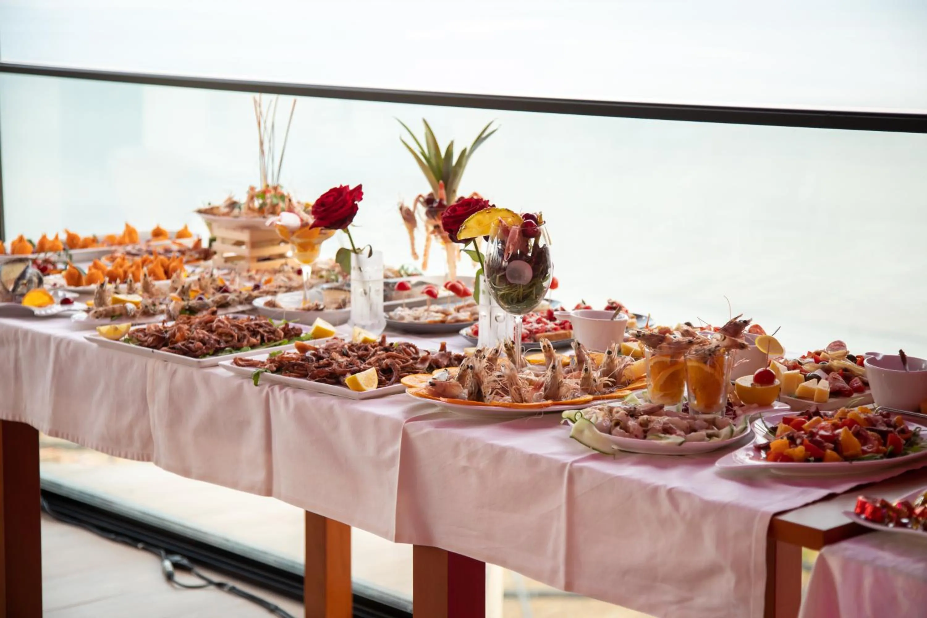 Food and drinks in Vila One Beach Hotel