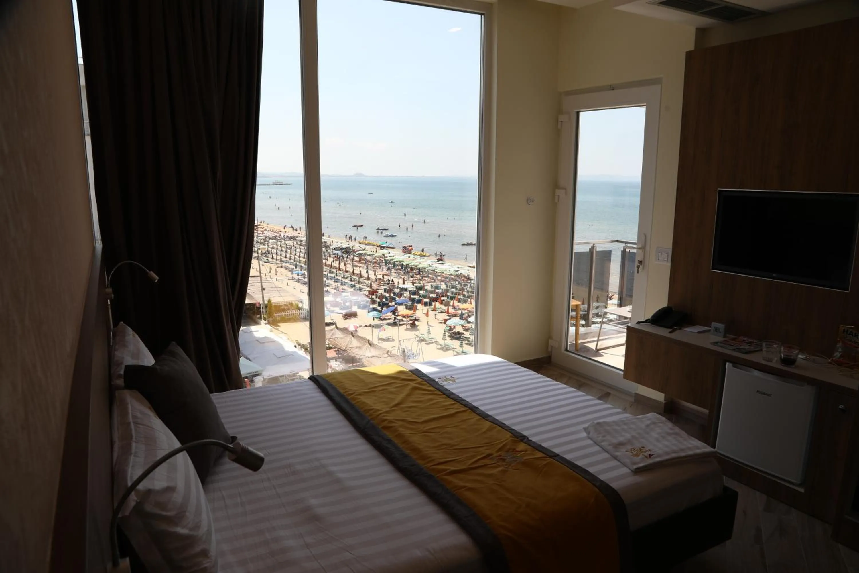 Balcony/Terrace, Bed in Vila One Beach Hotel