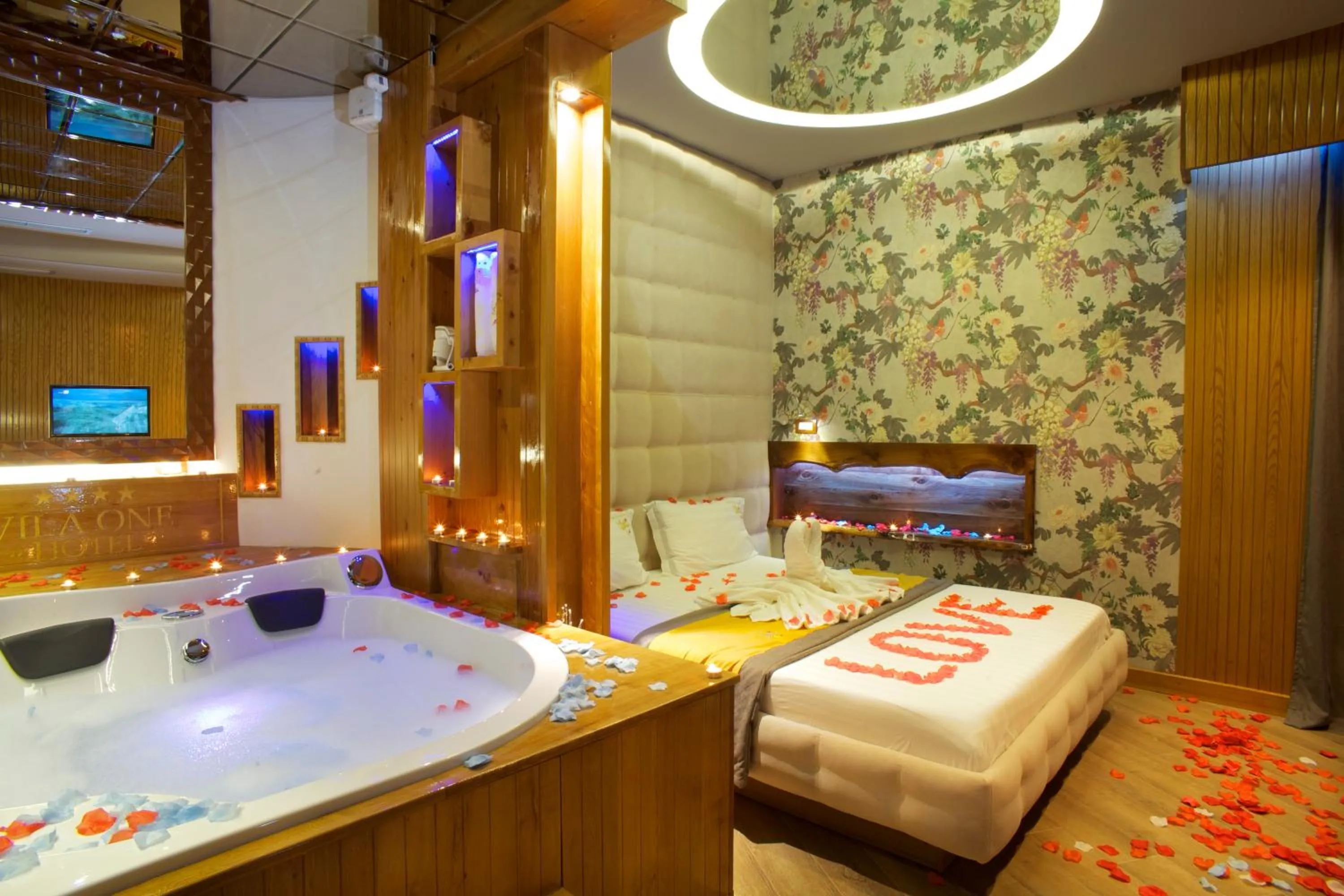 Photo of the whole room, Bed in Vila One Beach Hotel