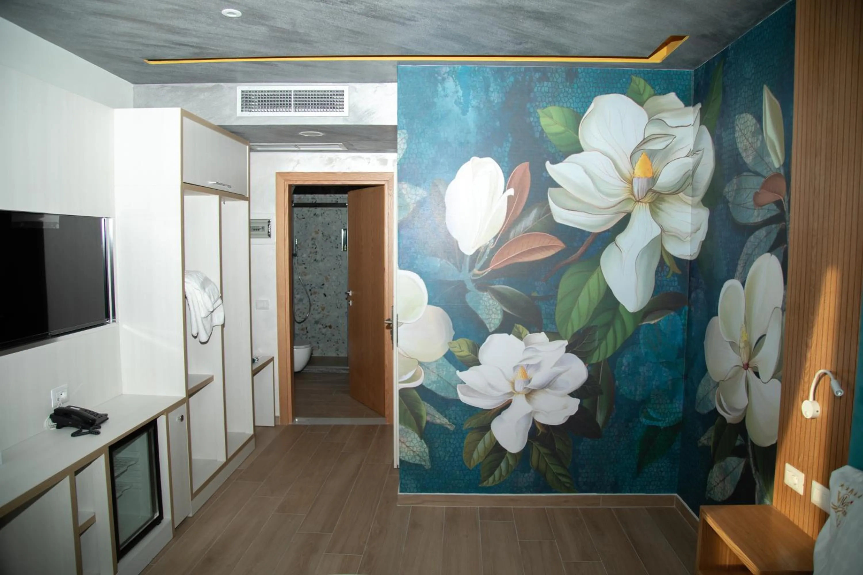 Photo of the whole room in Vila One Beach Hotel