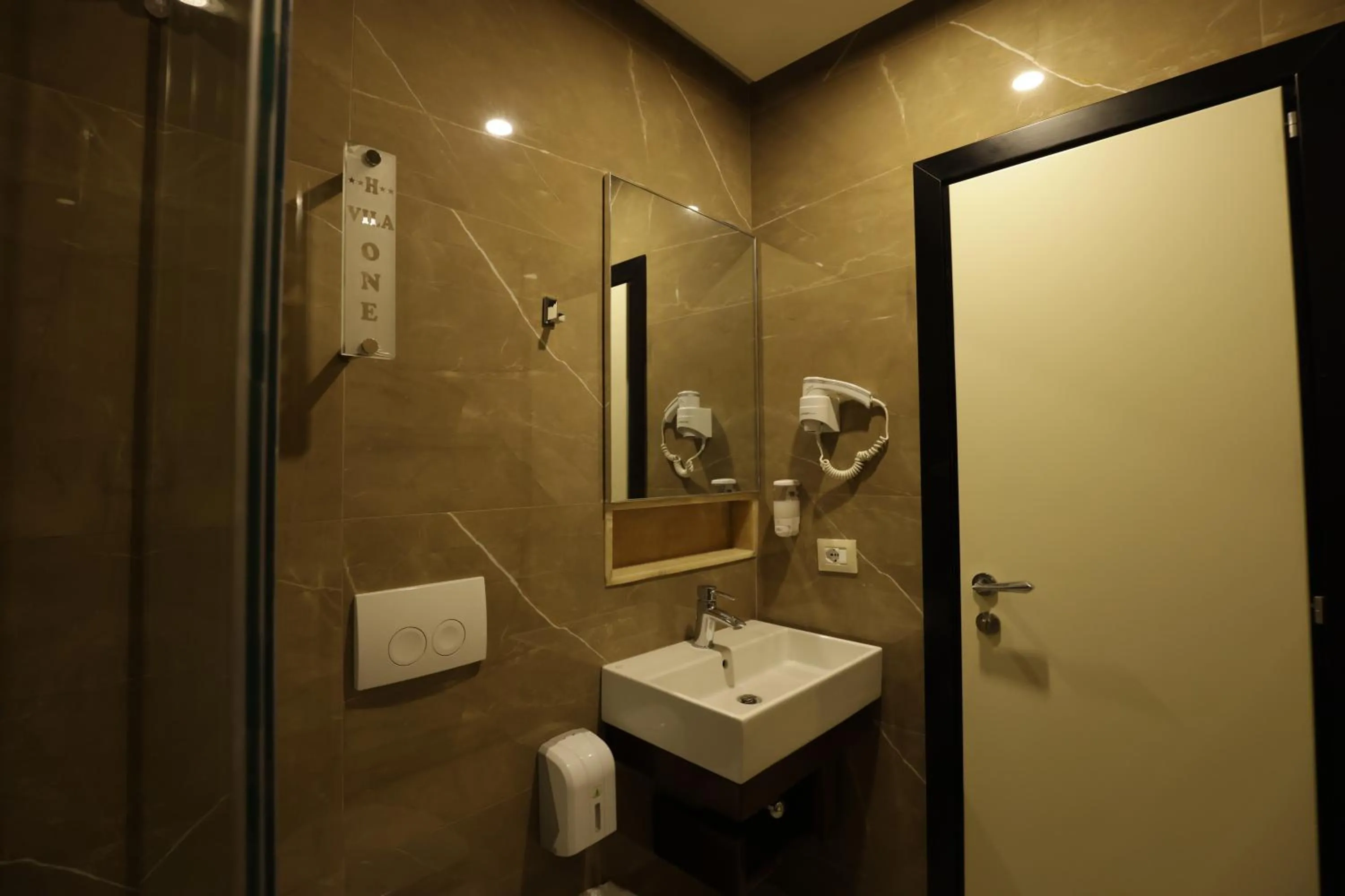 Bathroom in Vila One Beach Hotel