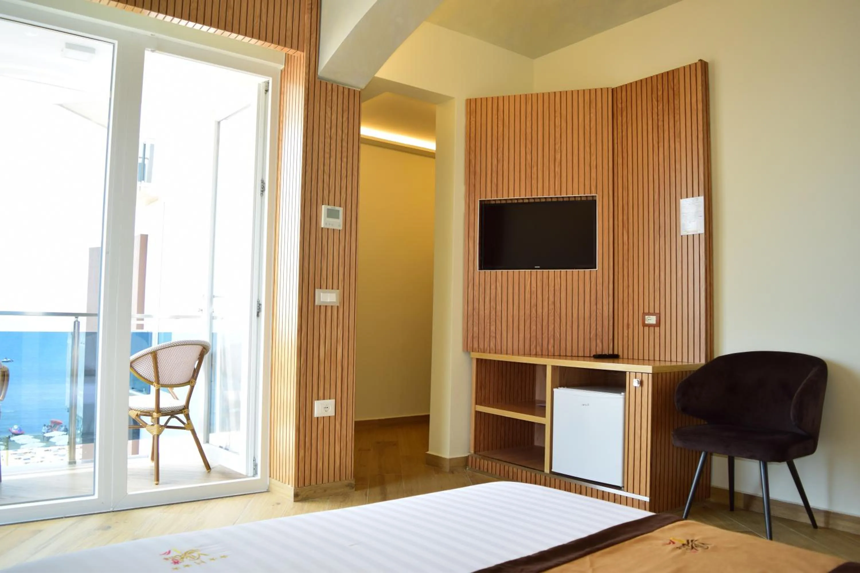 Bed in Vila One Beach Hotel