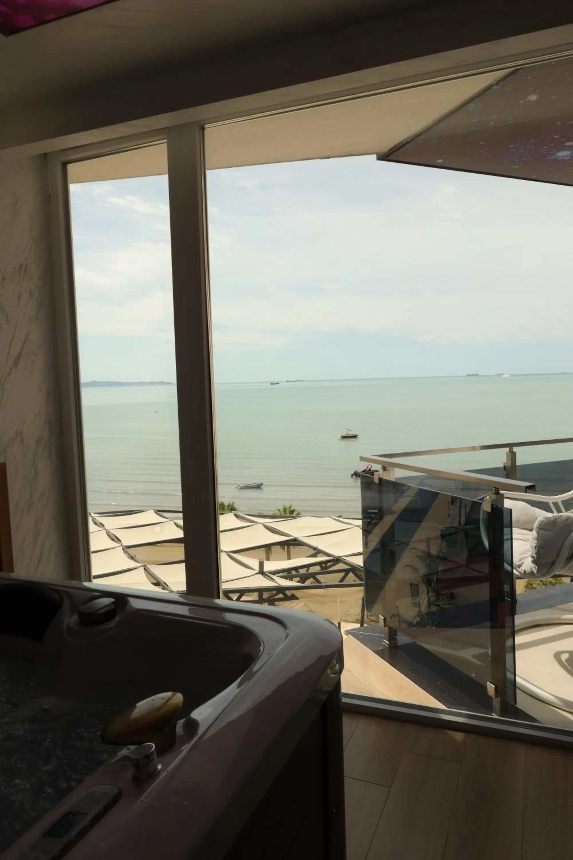 Balcony/Terrace in Vila One Beach Hotel