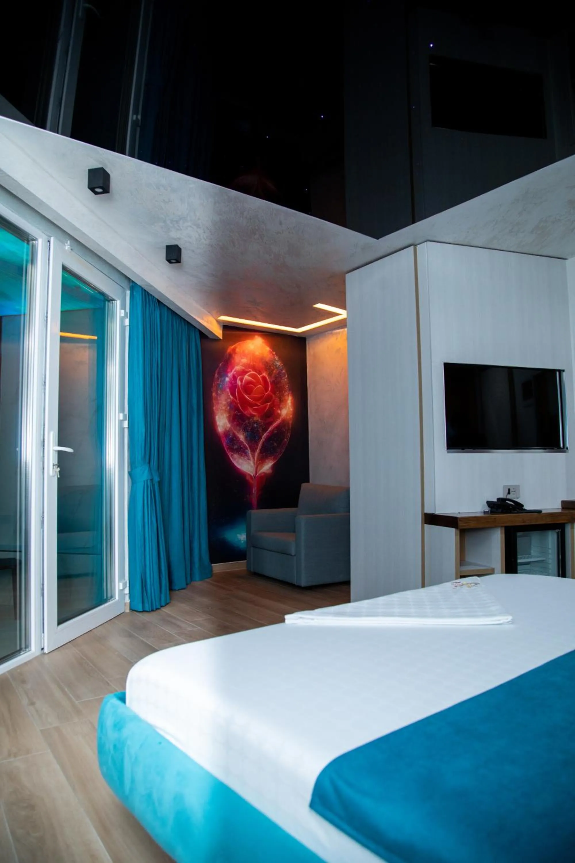Bed in Vila One Beach Hotel