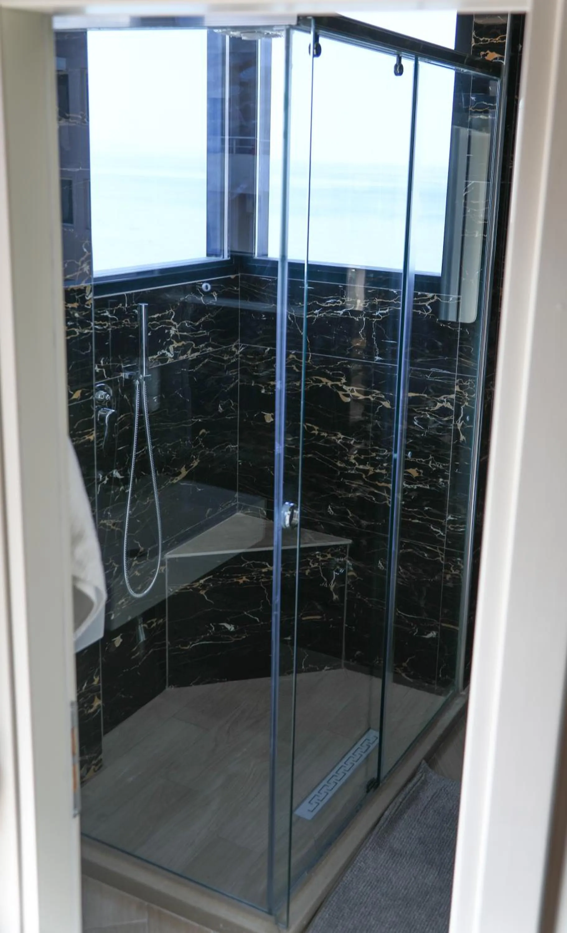 Bathroom in Vila One Beach Hotel