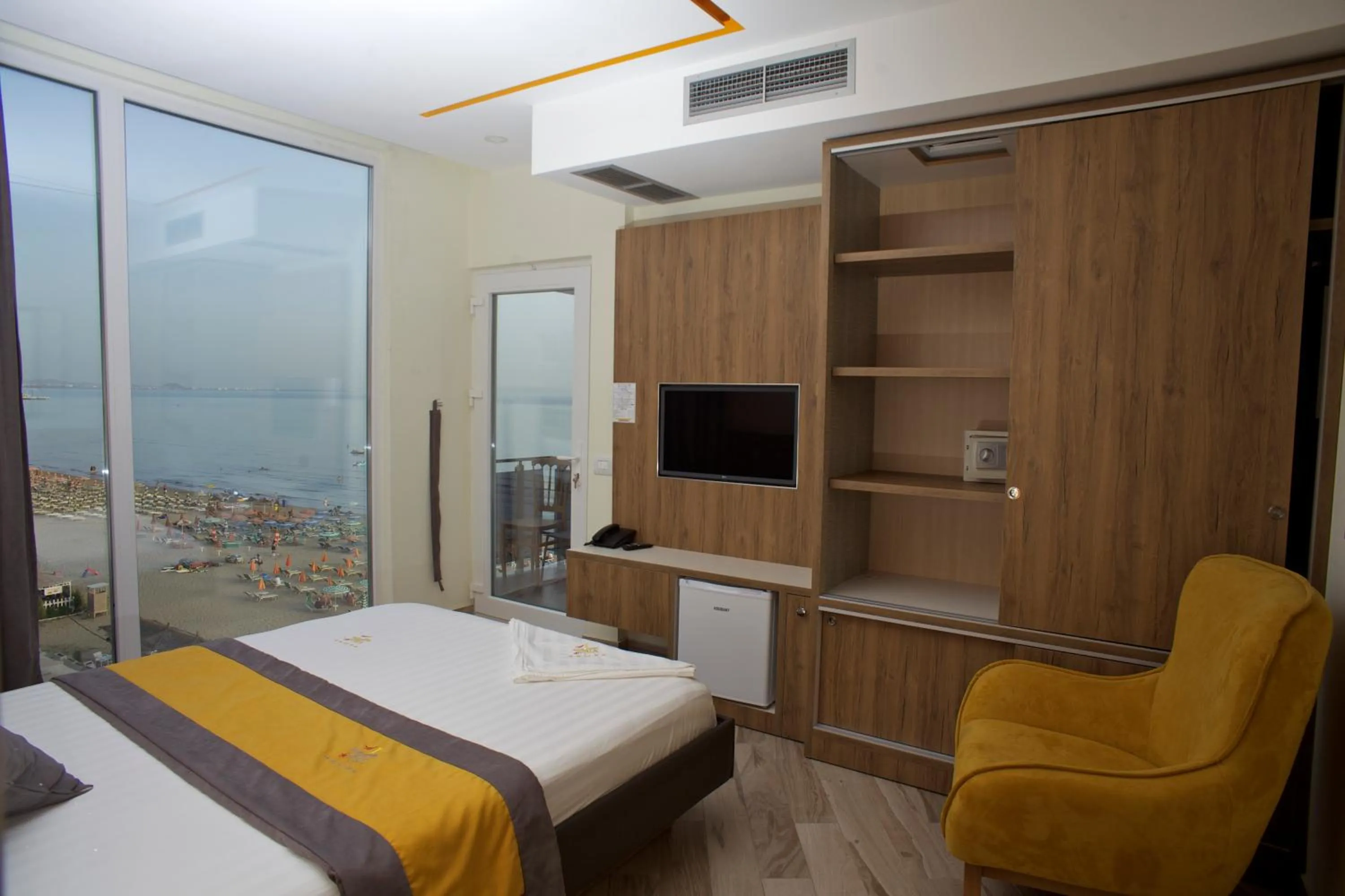 Bed in Vila One Beach Hotel