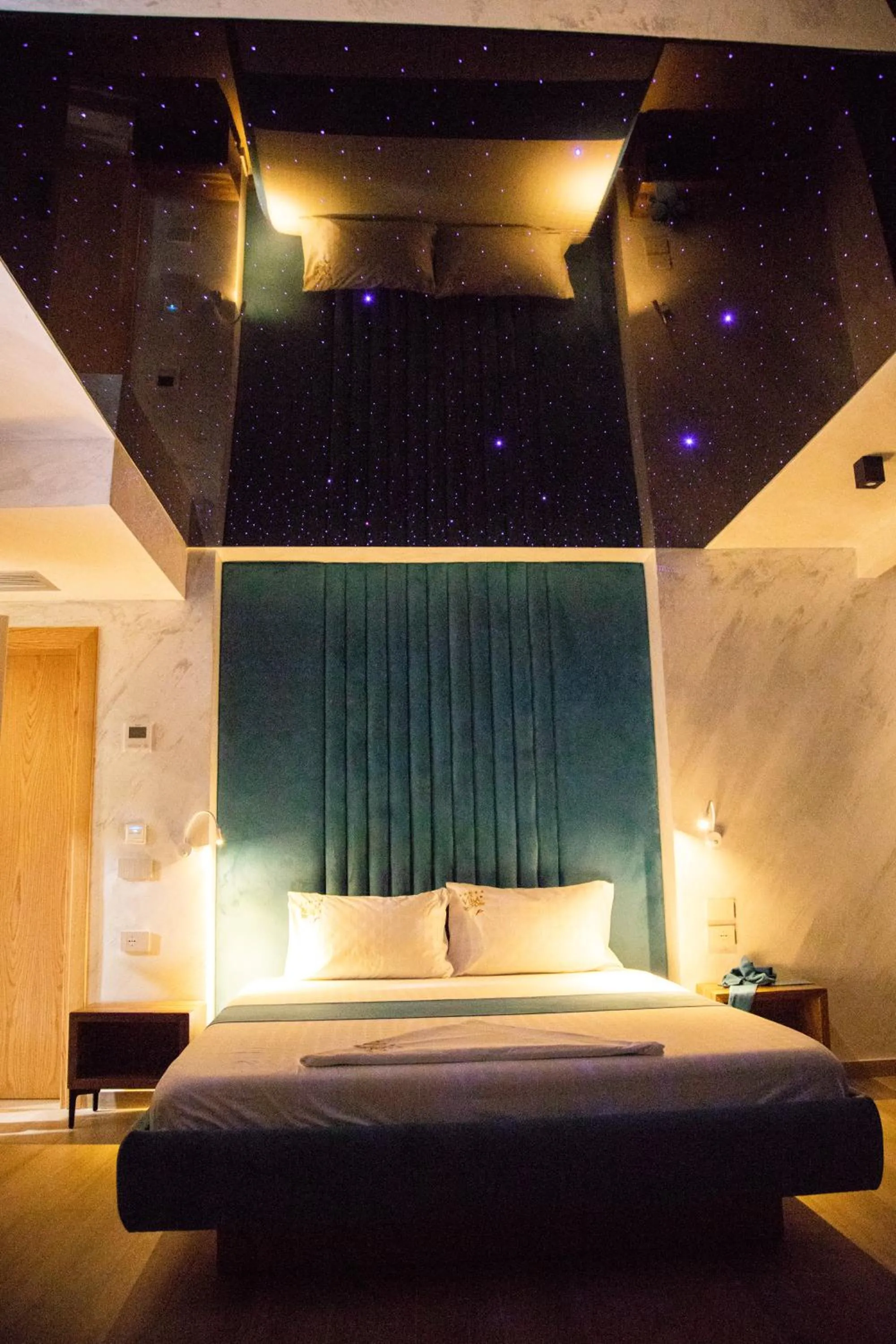 Photo of the whole room, Bed in Vila One Beach Hotel