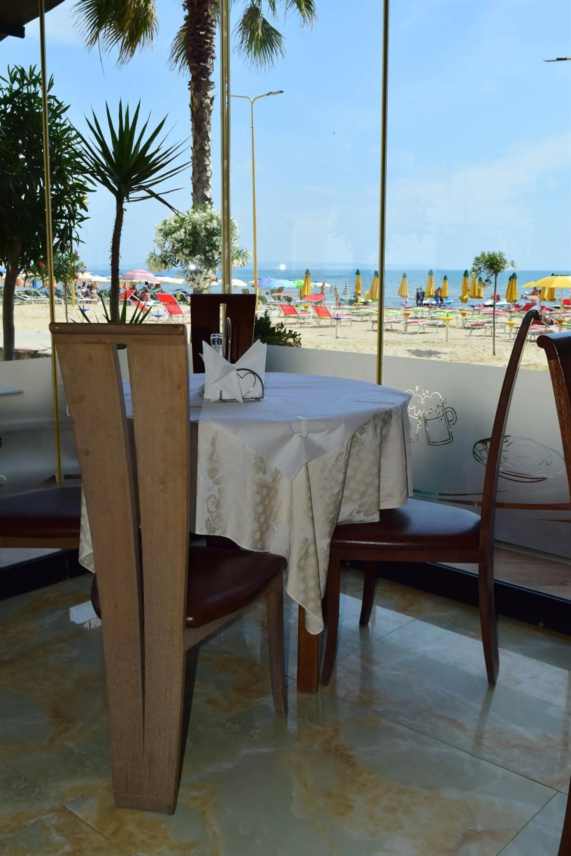 Restaurant/places to eat in Vila One Beach Hotel