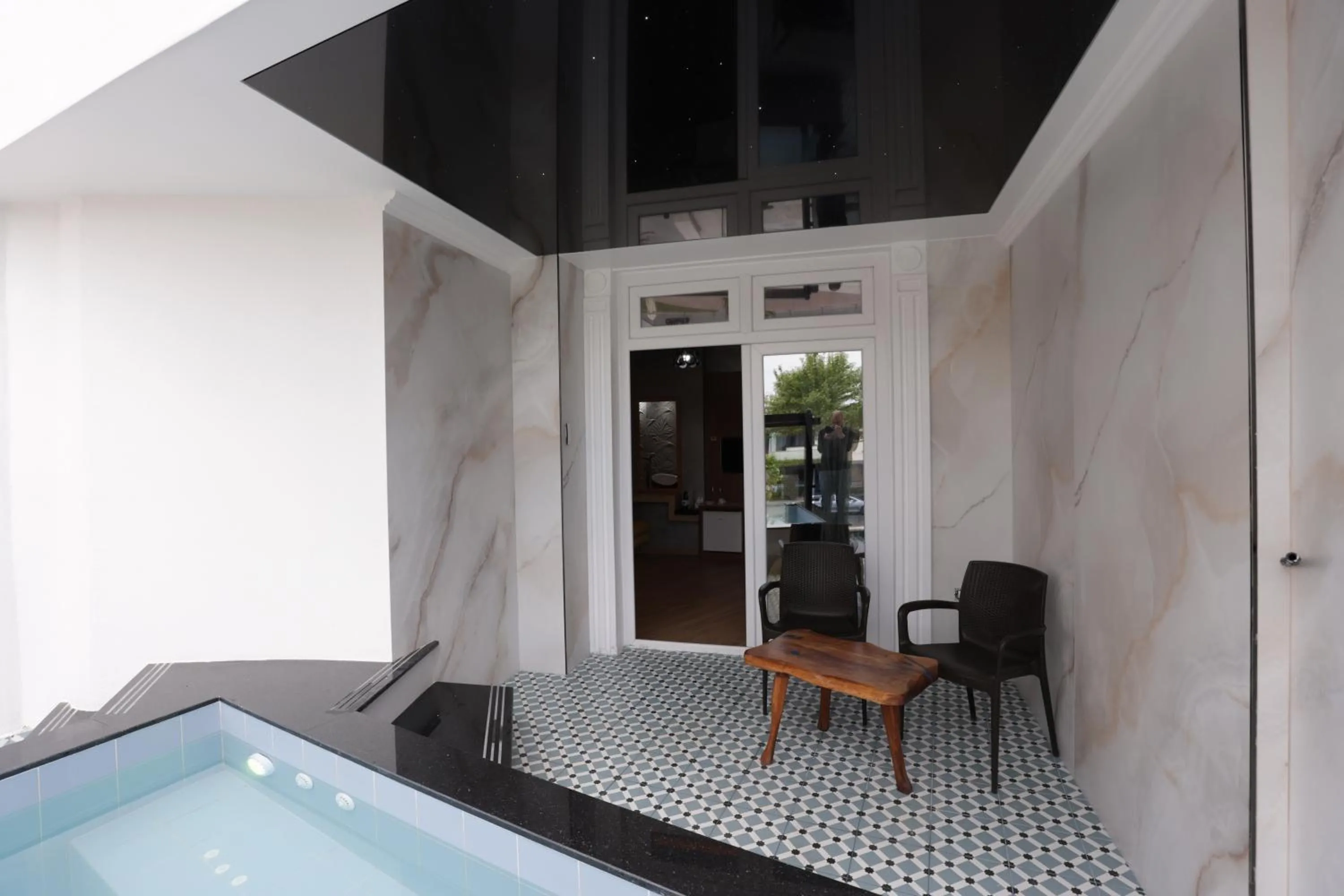 Hot Tub in Vila One Beach Hotel