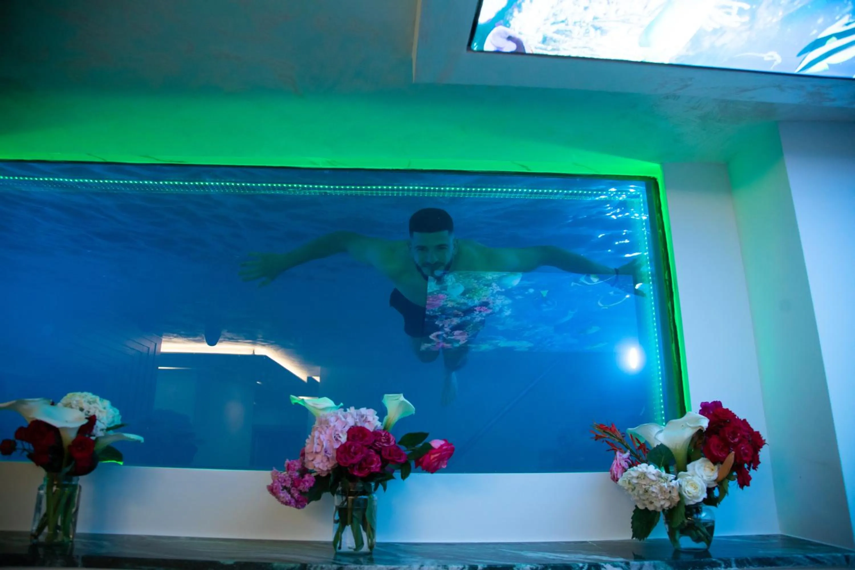 Swimming pool in Vila One Beach Hotel