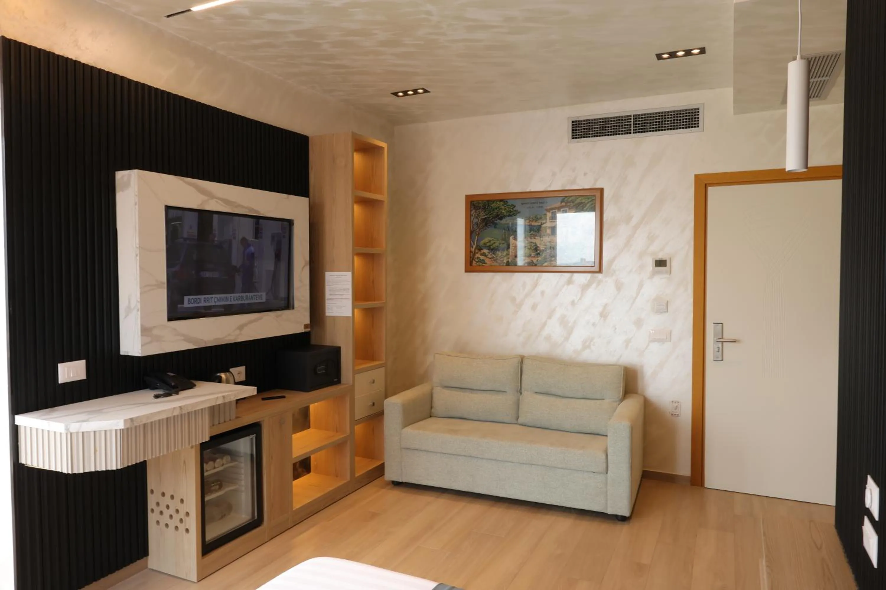 TV and multimedia in Vila One Beach Hotel